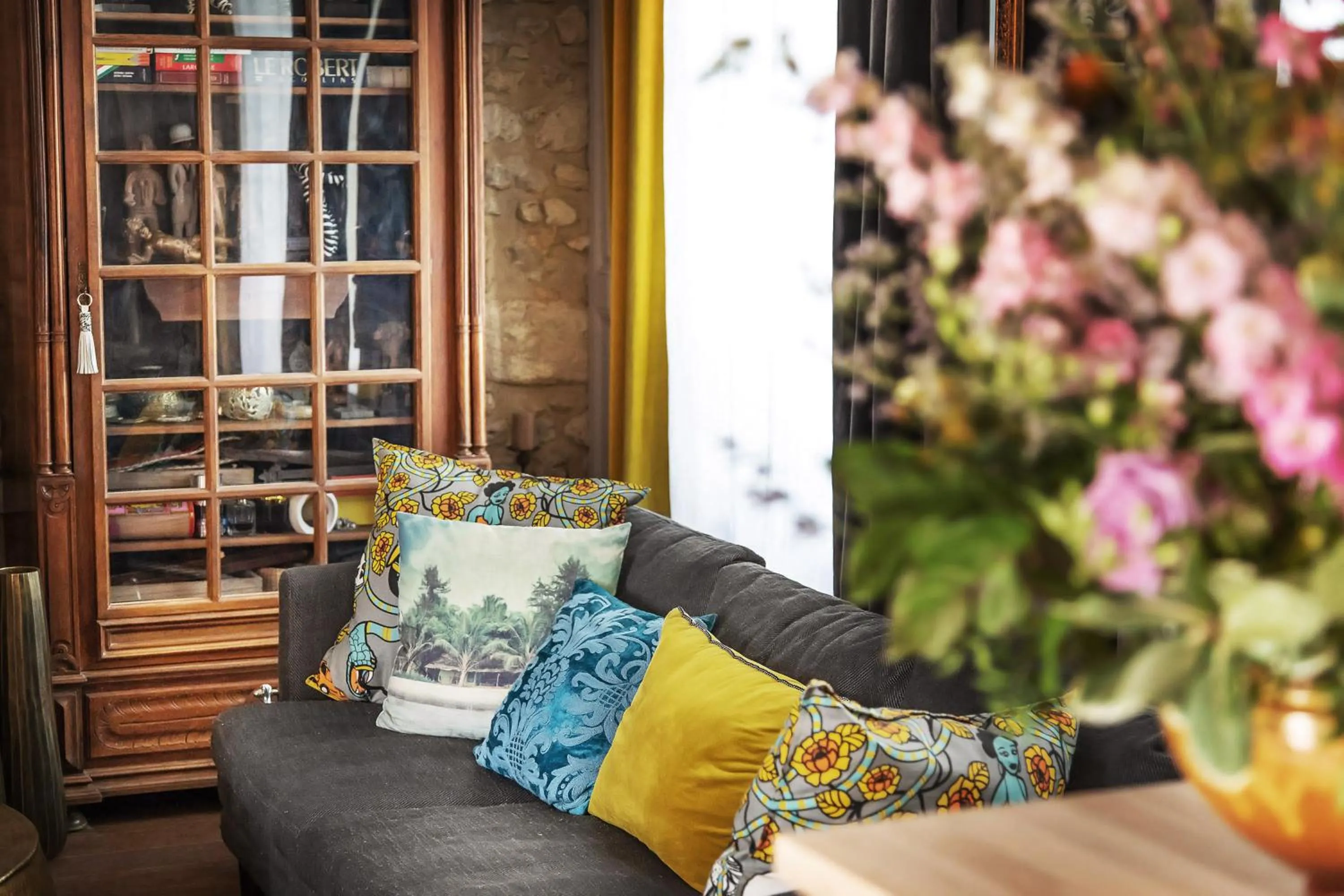 Decorative detail in LA BELLÊME BLEUE