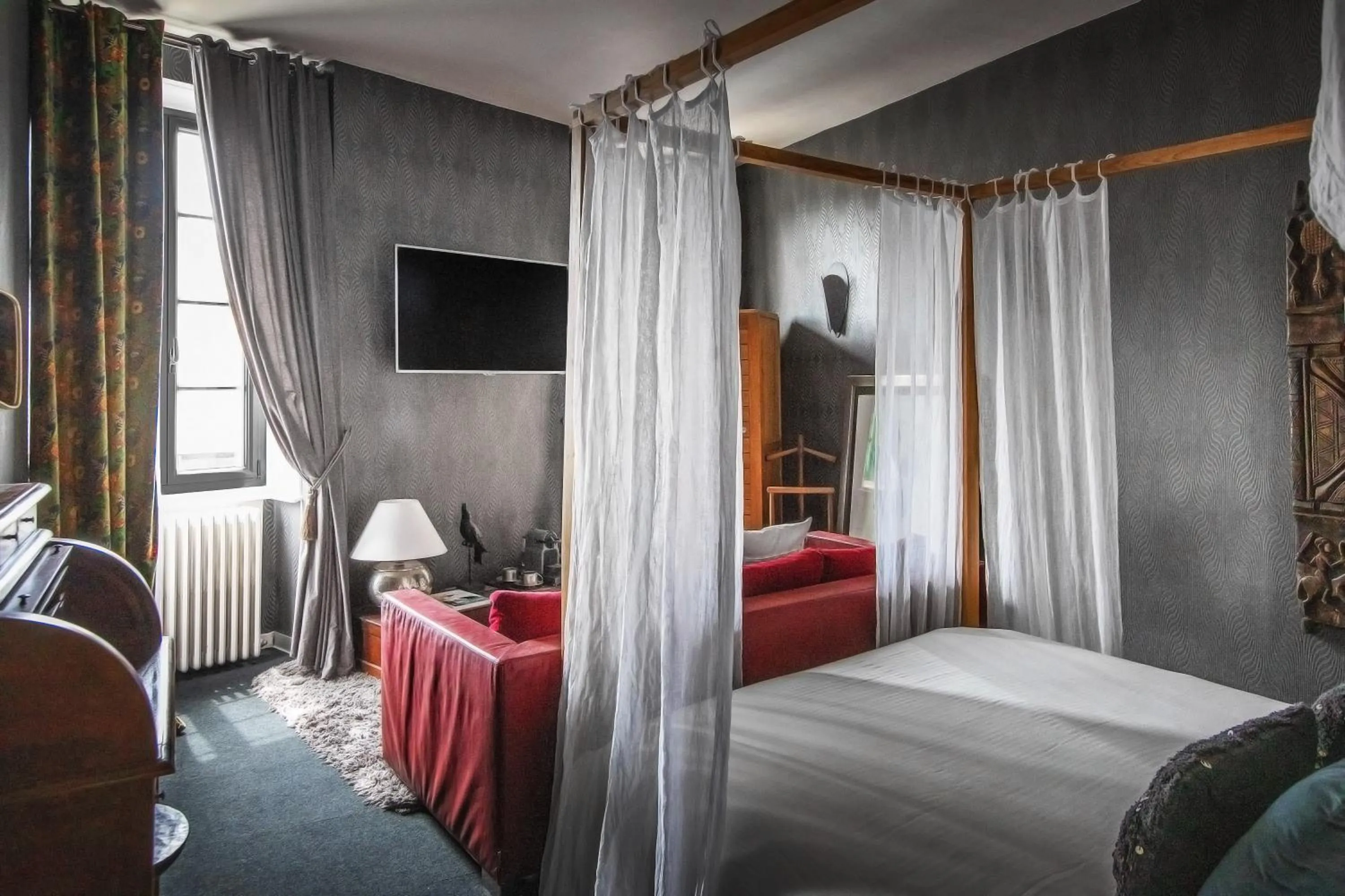 Photo of the whole room, Bed in LA BELLÊME BLEUE