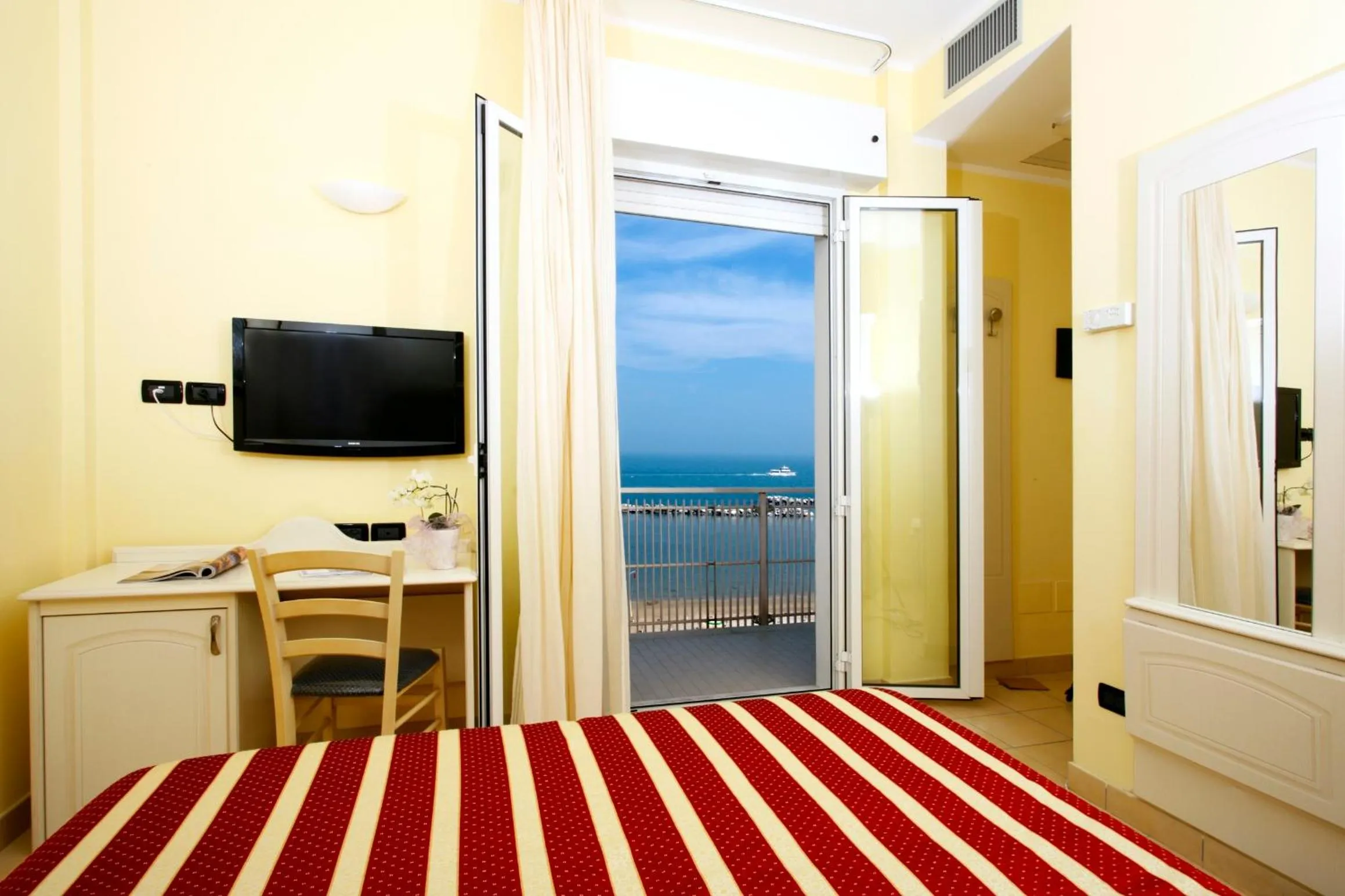 Photo of the whole room, Bed in Hotel Baia