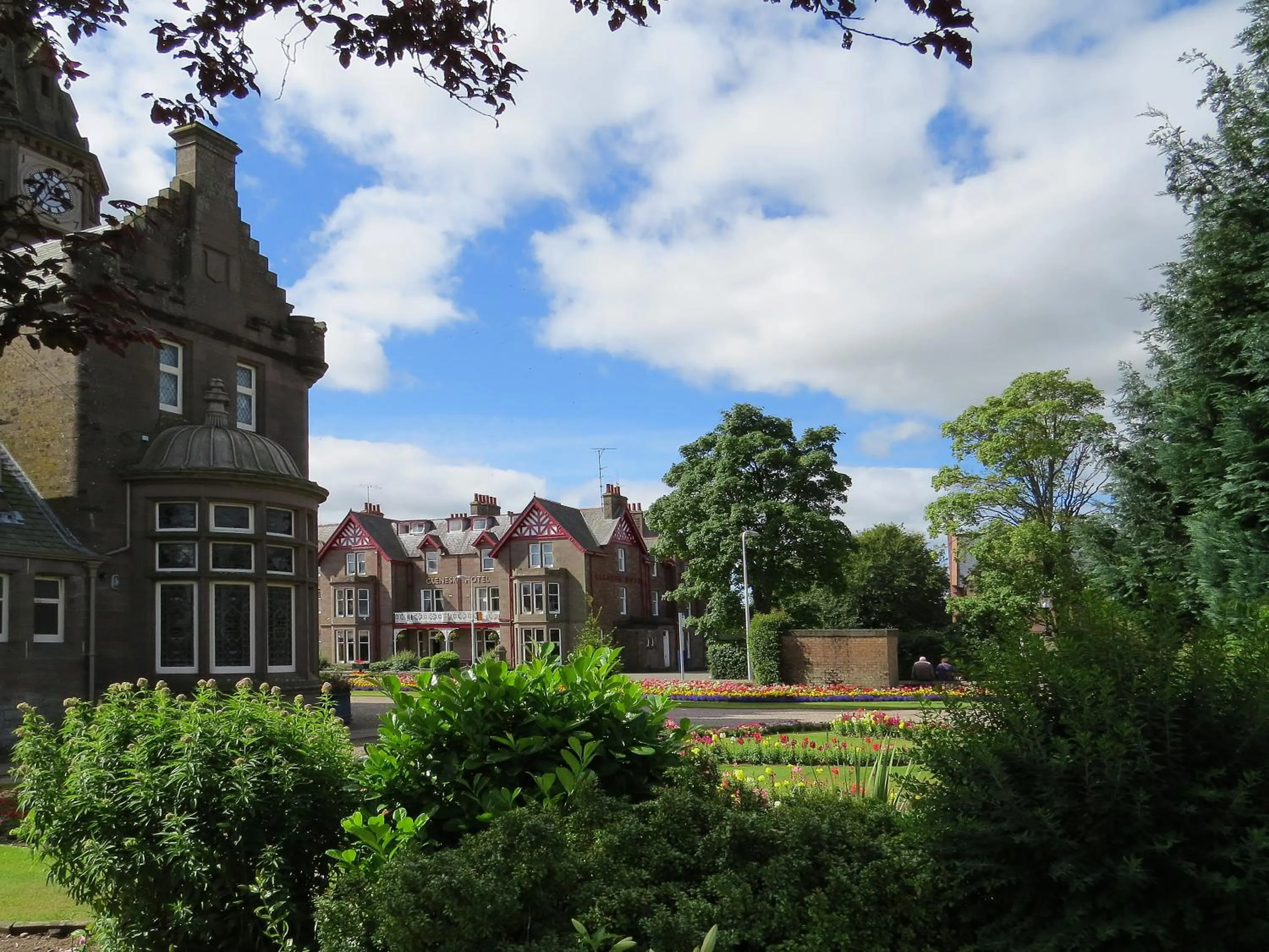 Facade/entrance in Glenesk Hotel