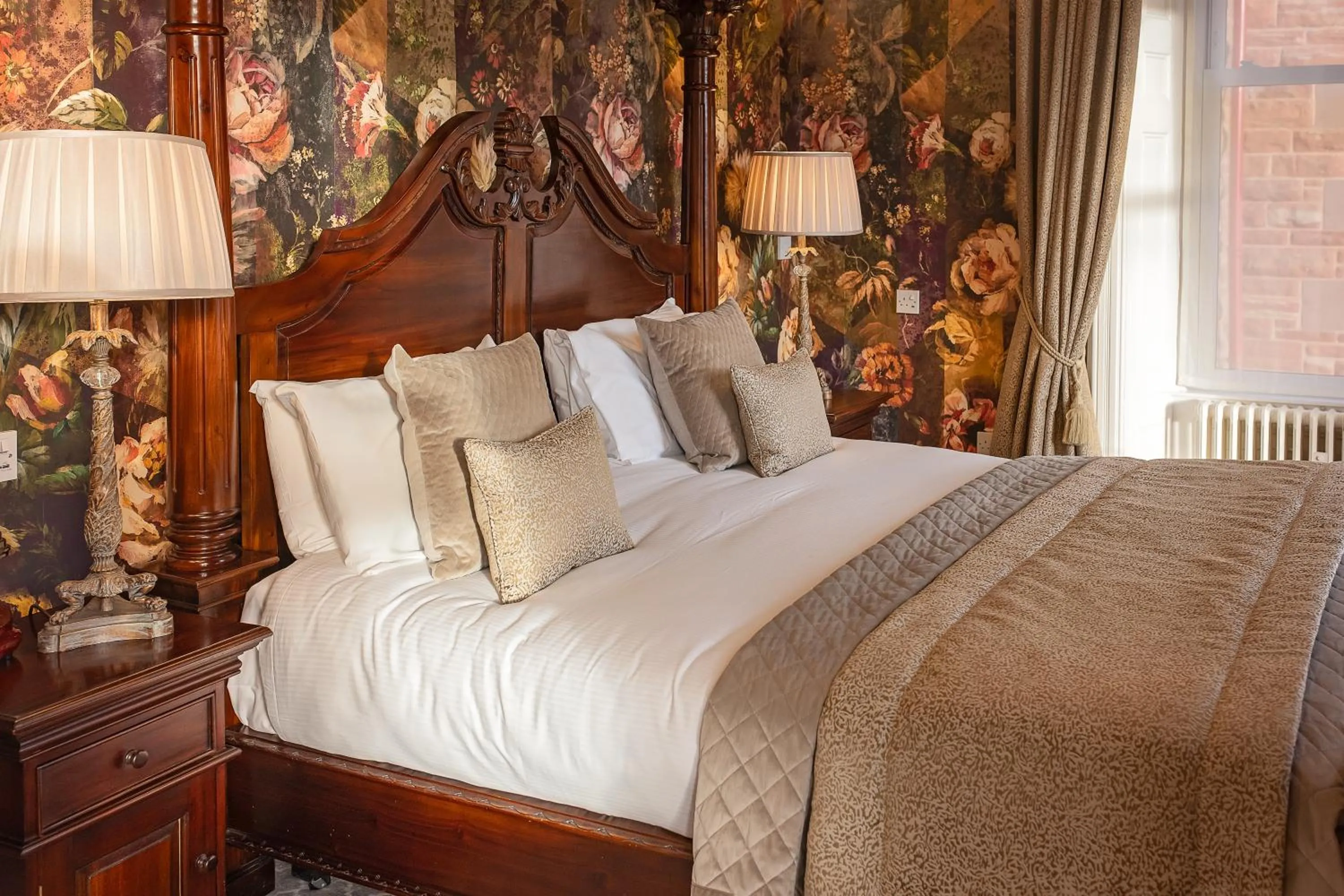 Bedroom, Bed in Glenesk Hotel