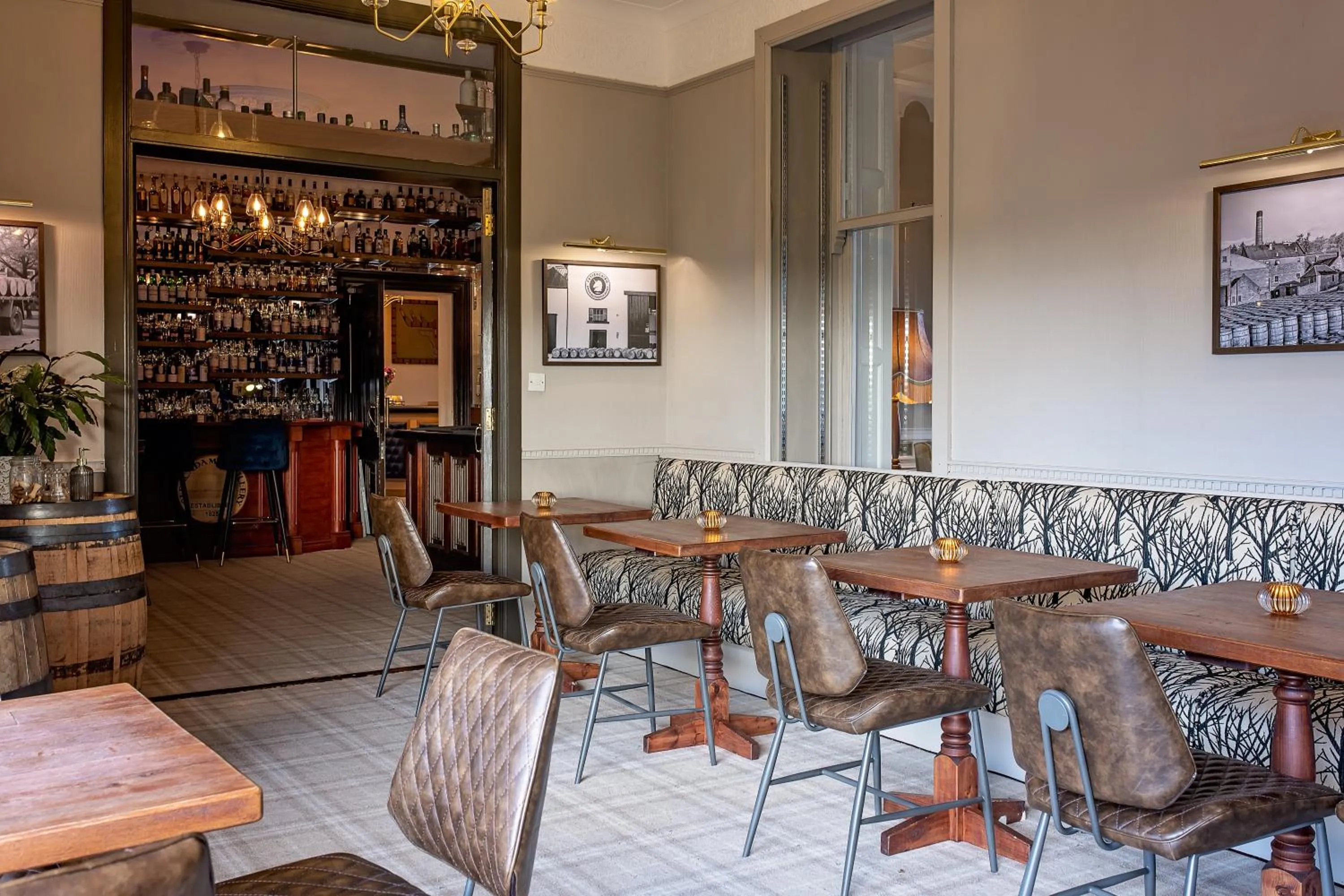 Lounge or bar in Glenesk Hotel