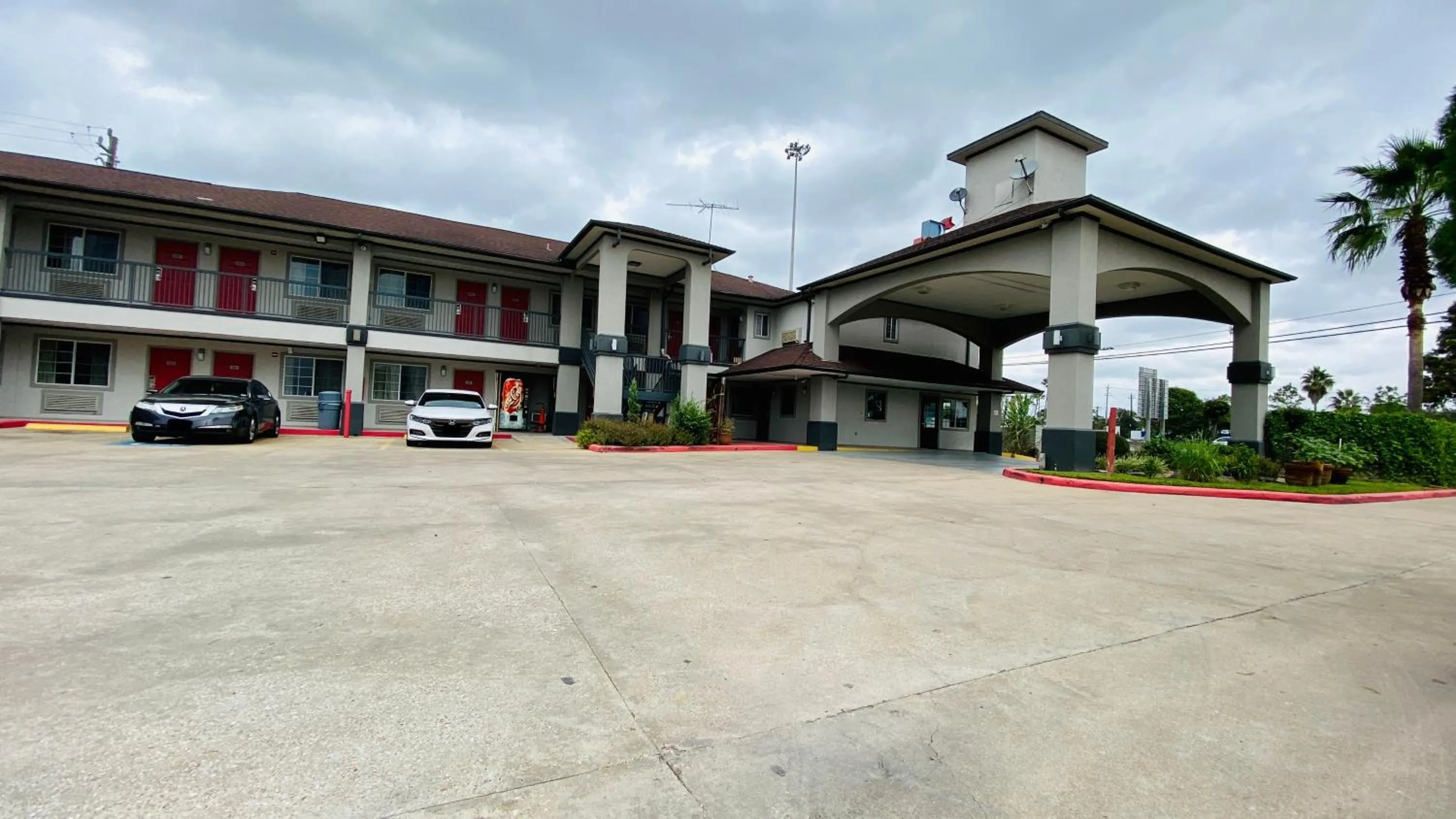 Property building in Home Place Inn and Suites-Hobby