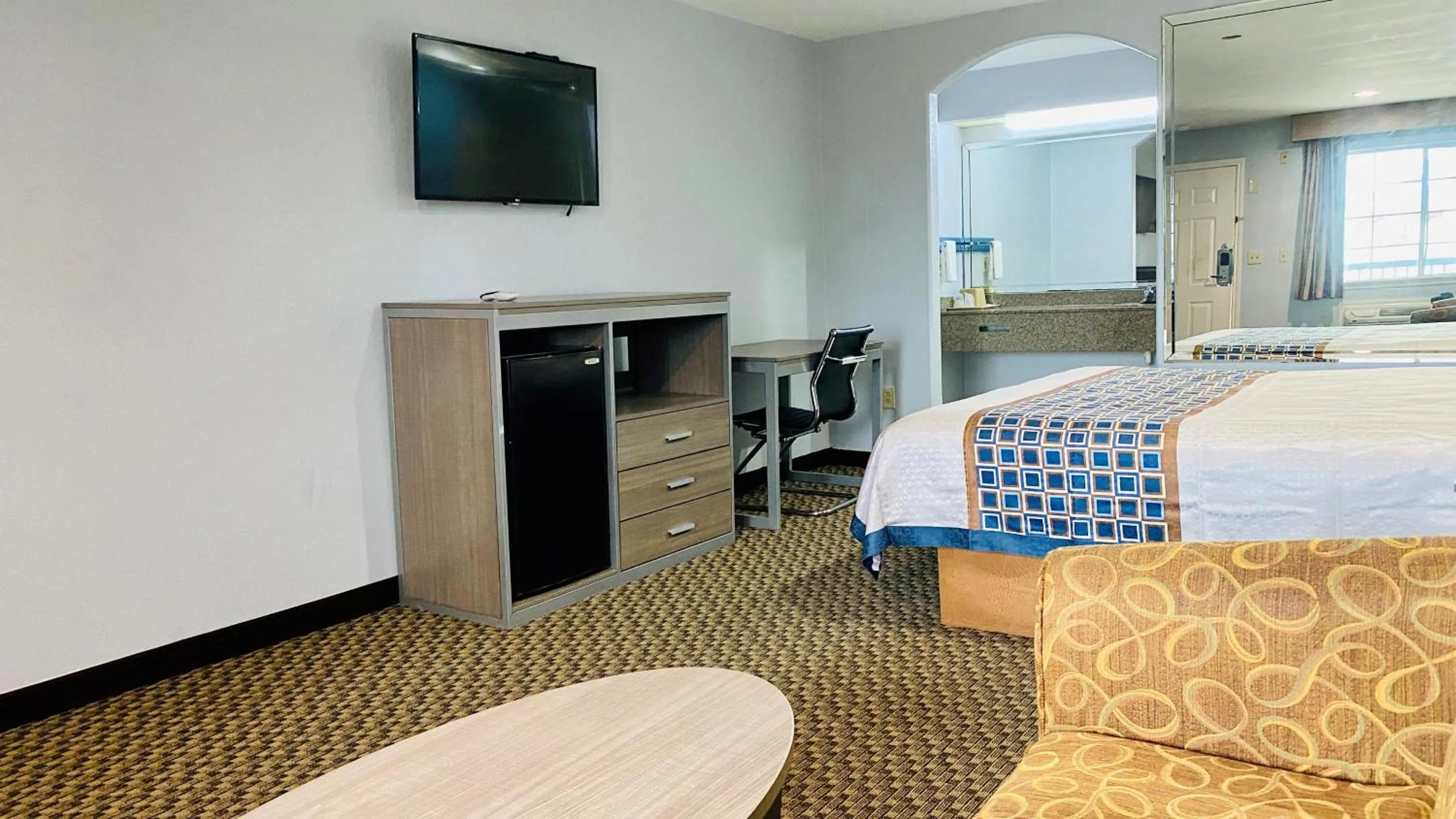 TV and multimedia, Bed in Home Place Inn and Suites-Hobby