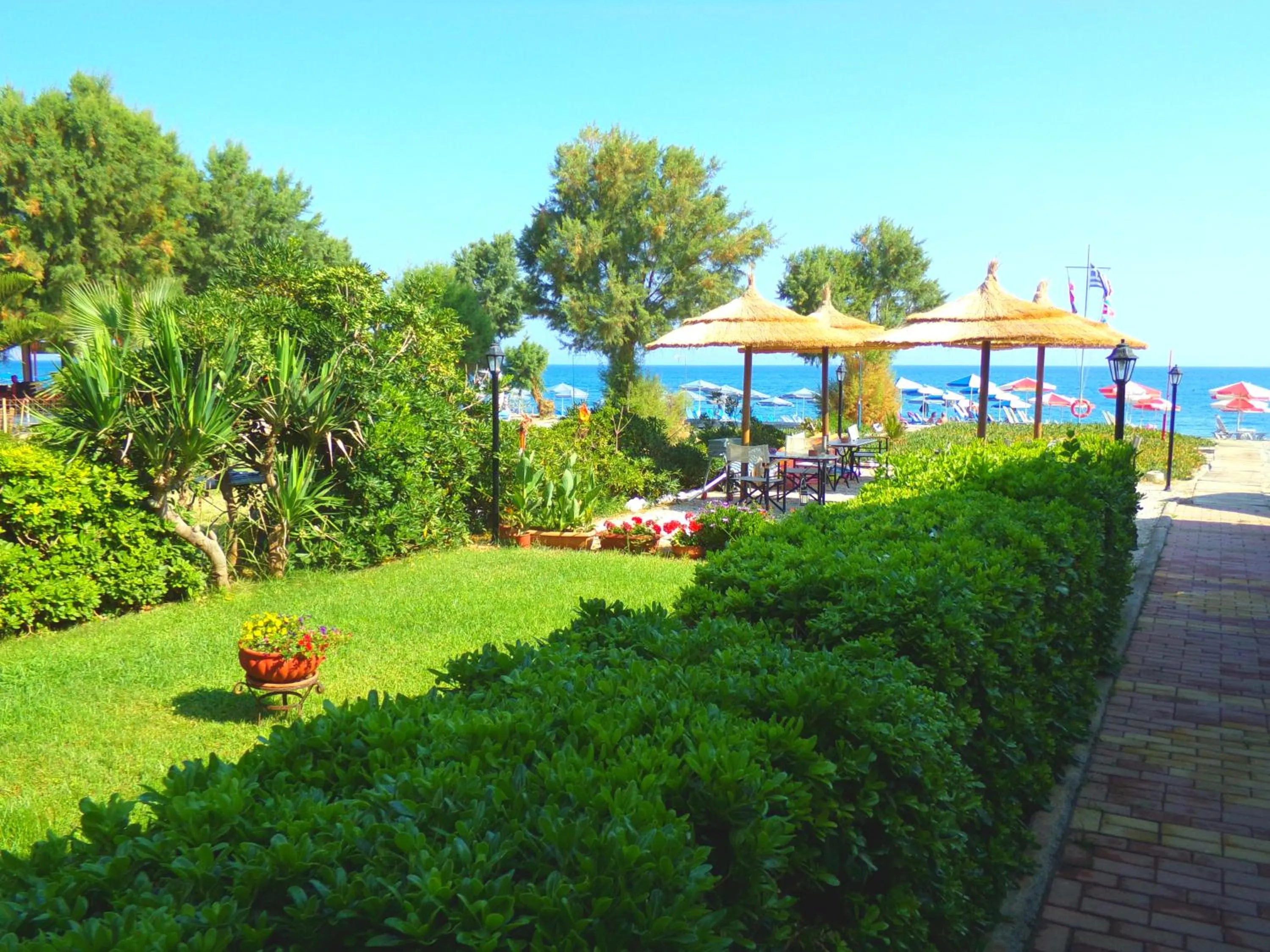 Restaurant/places to eat in Katerina Seaside Studios