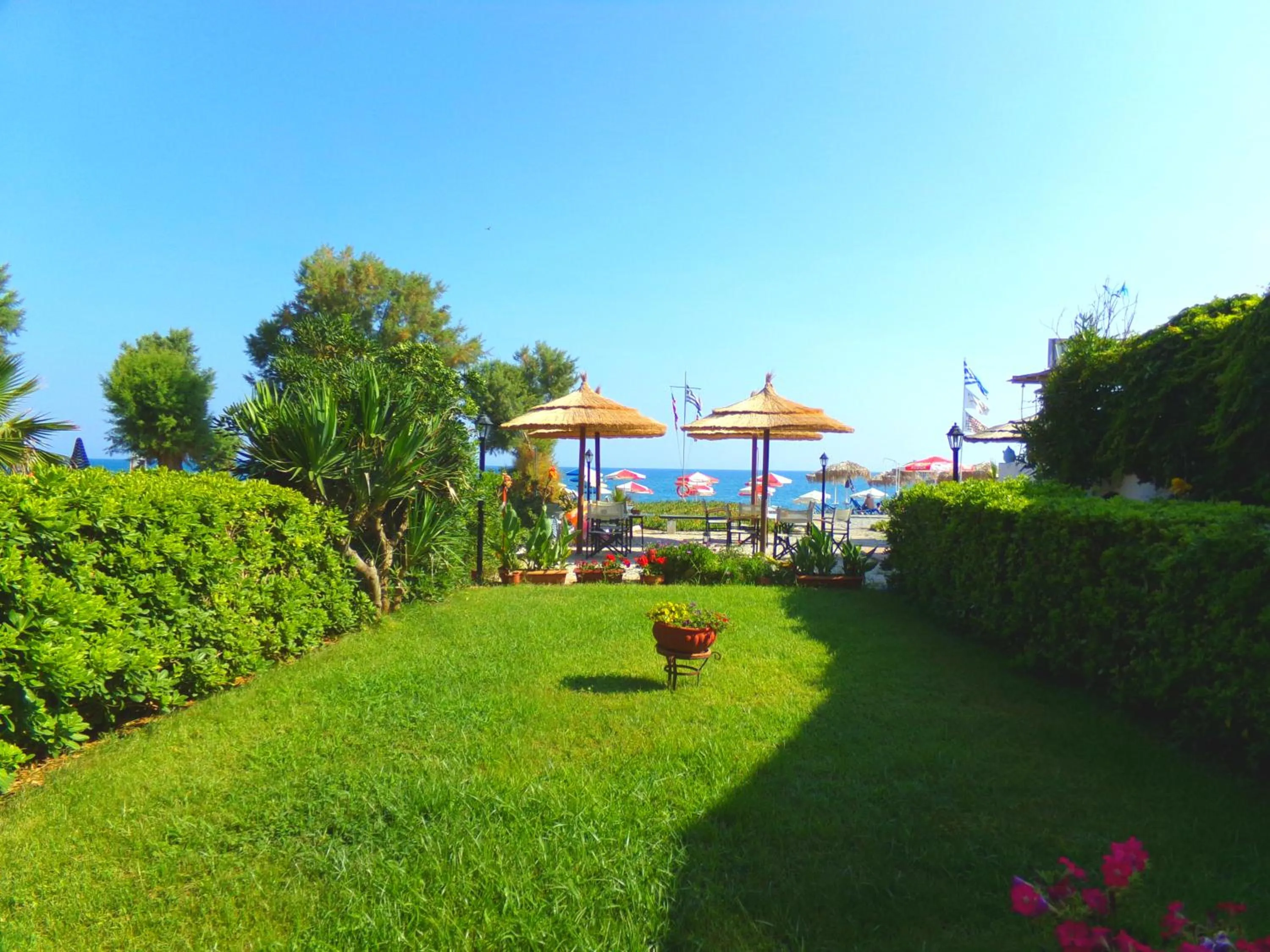 Restaurant/places to eat in Katerina Seaside Studios