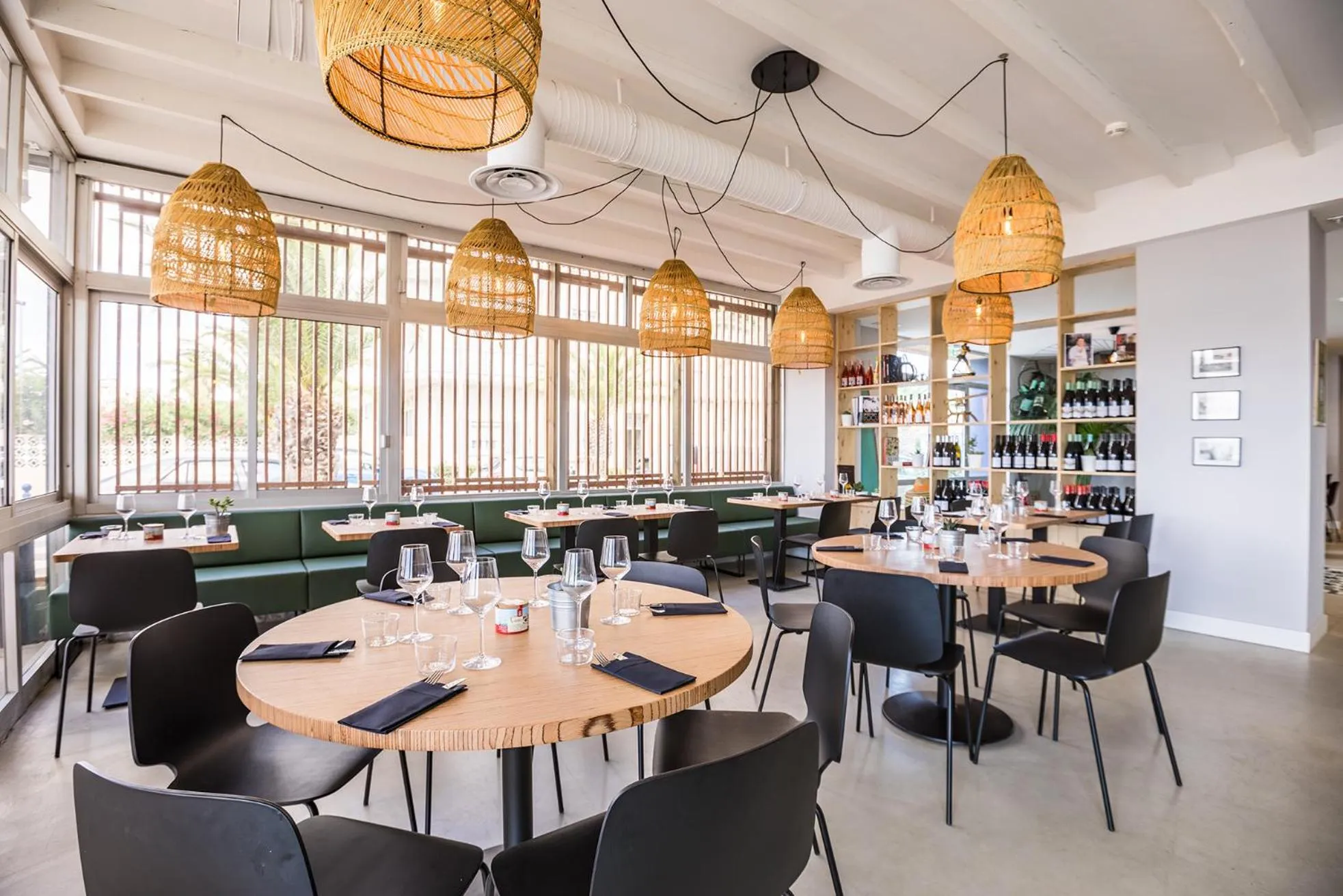 Restaurant/places to eat in Hôtel Café Miramar