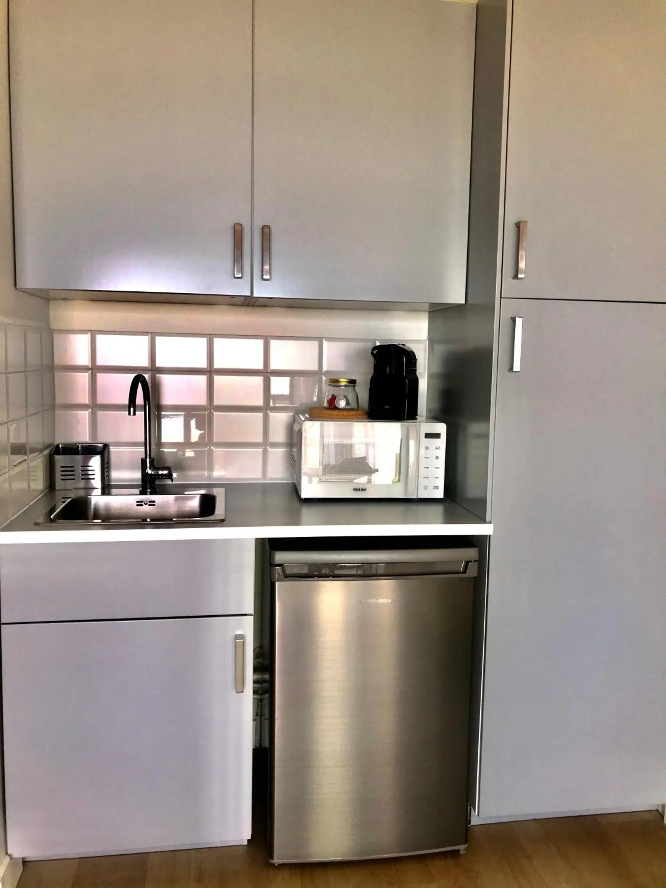 Kitchen or kitchenette in Hôtel Café Miramar