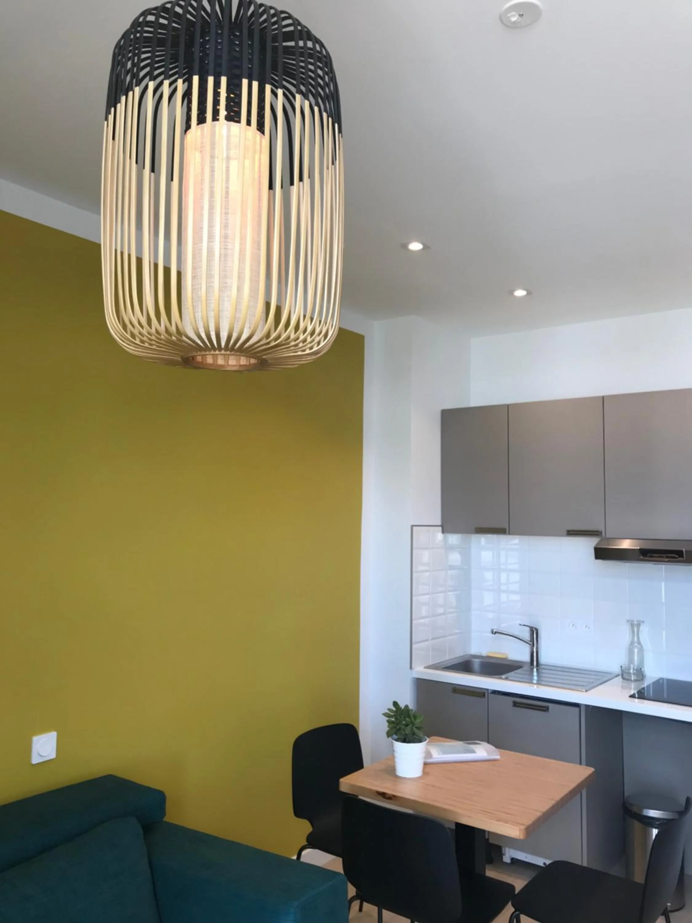 Kitchen or kitchenette in Hôtel Café Miramar