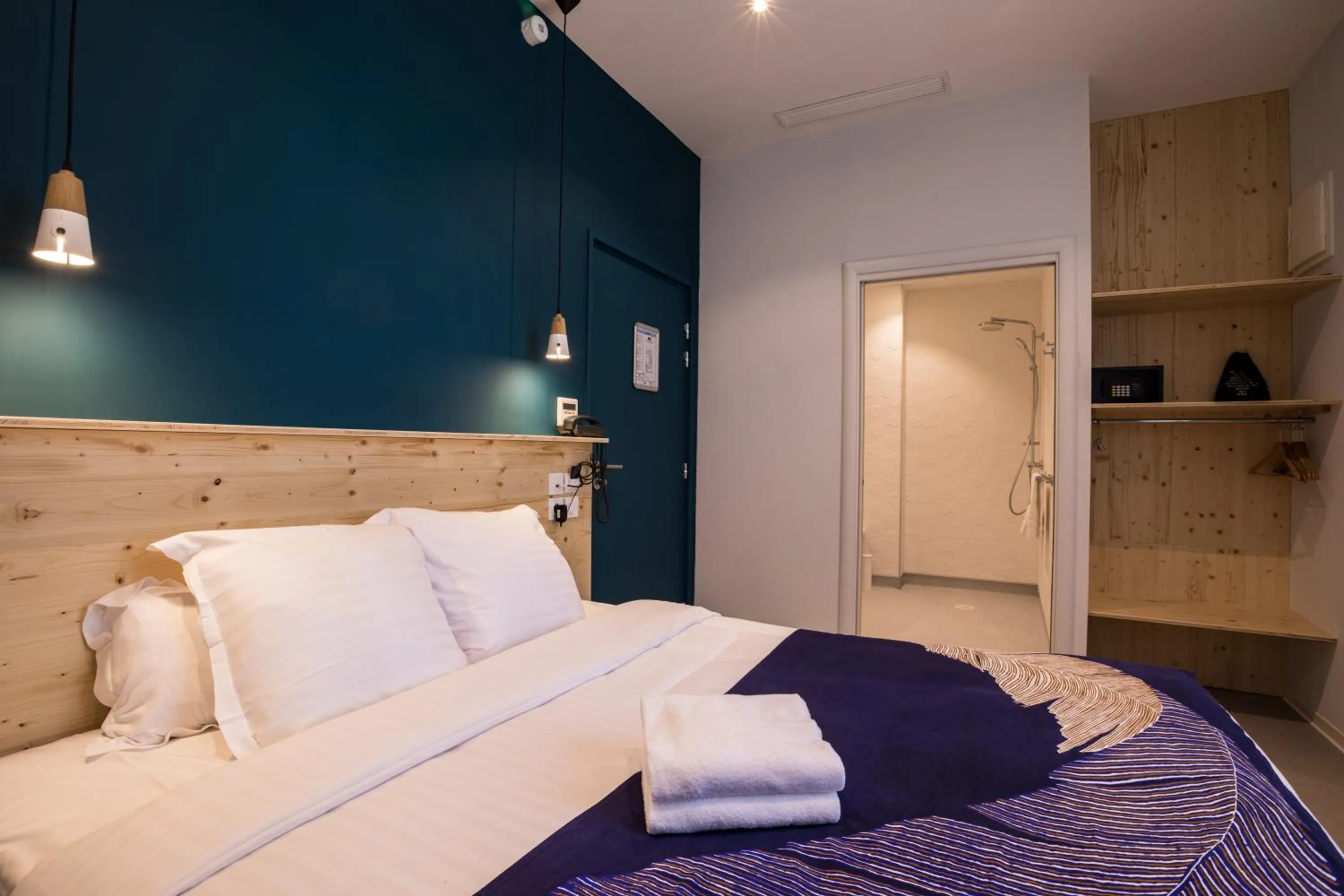 Bed in Hôtel Café Miramar