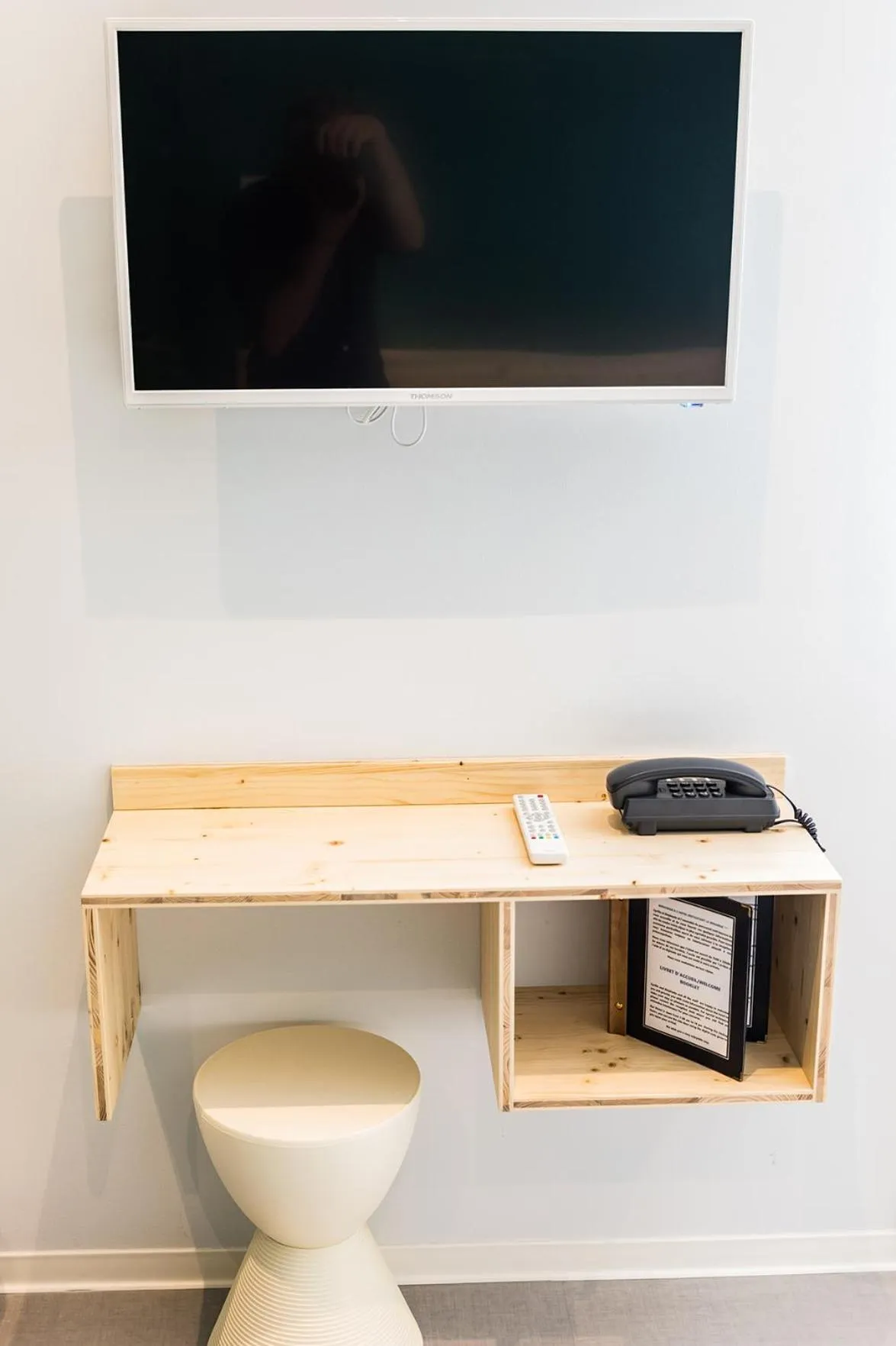 TV and multimedia in Hôtel Café Miramar