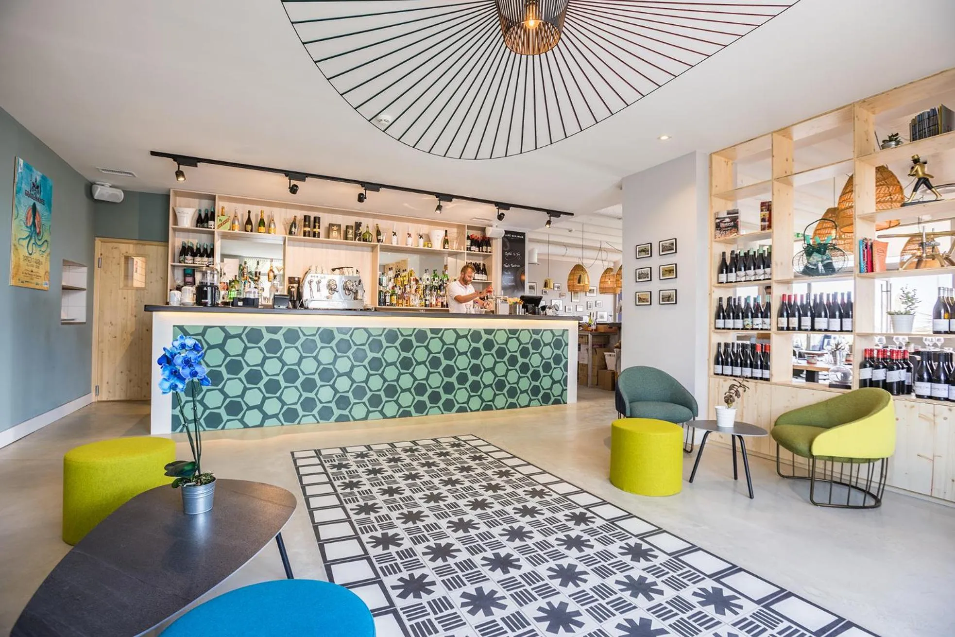 Facade/entrance in Hôtel Café Miramar