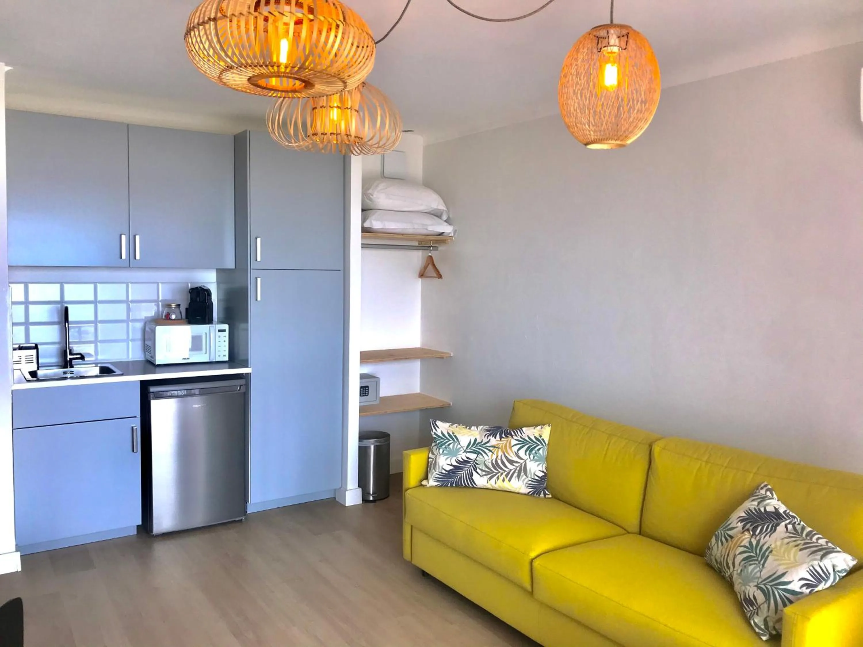 Kitchen or kitchenette in Hôtel Café Miramar