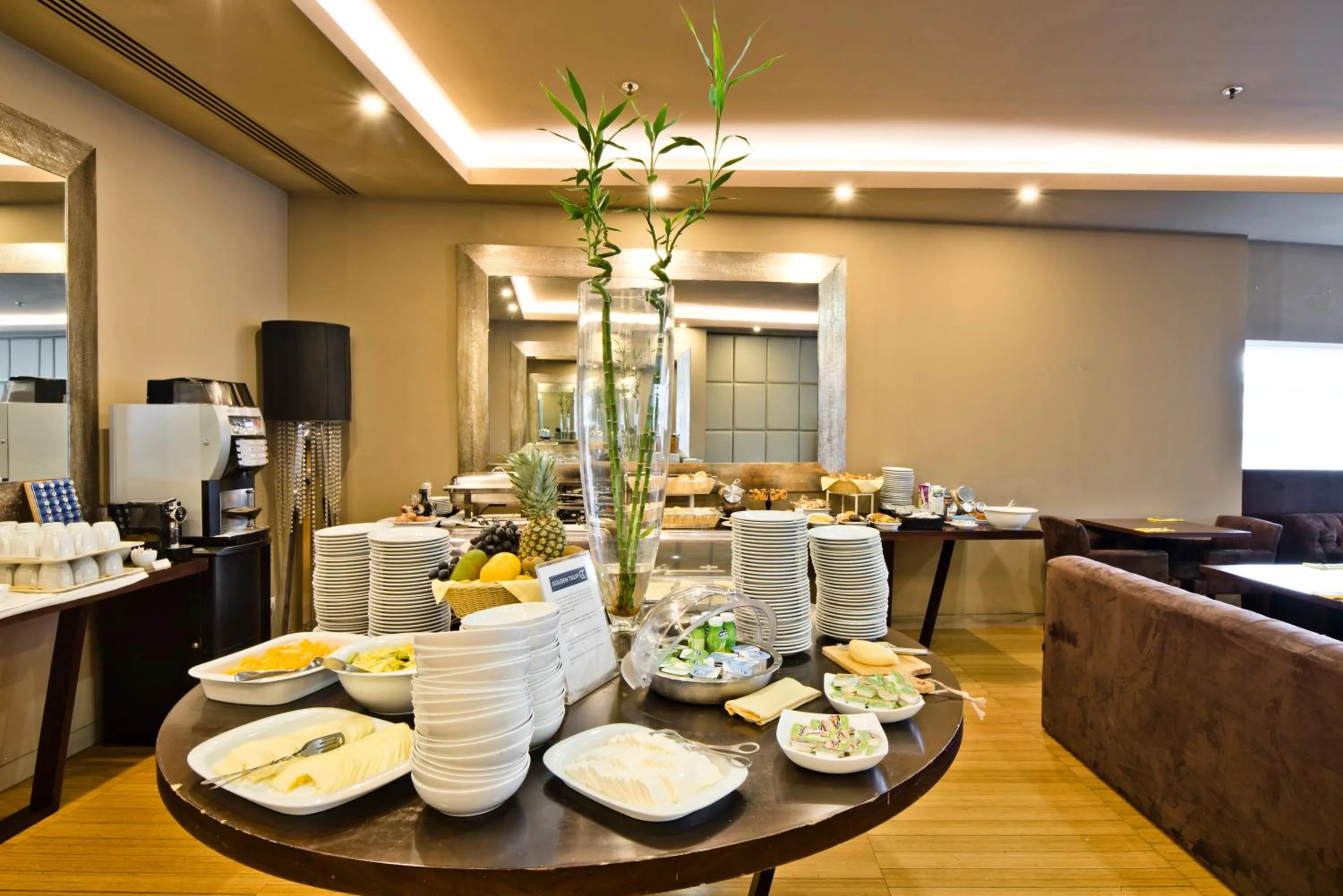 Food and drinks in Golden Tulip São João da Madeira Hotel