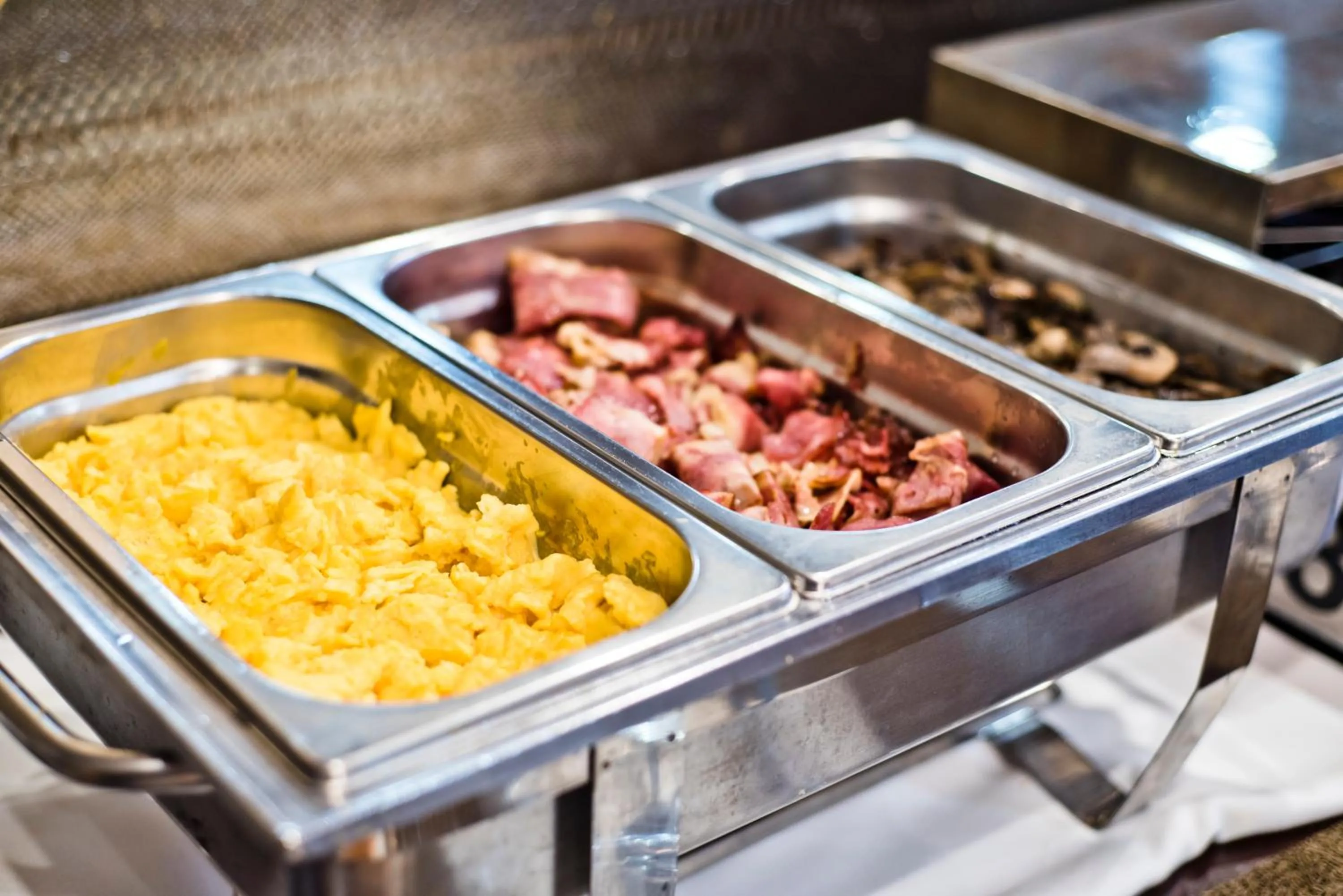 Food and drinks in Golden Tulip São João da Madeira Hotel