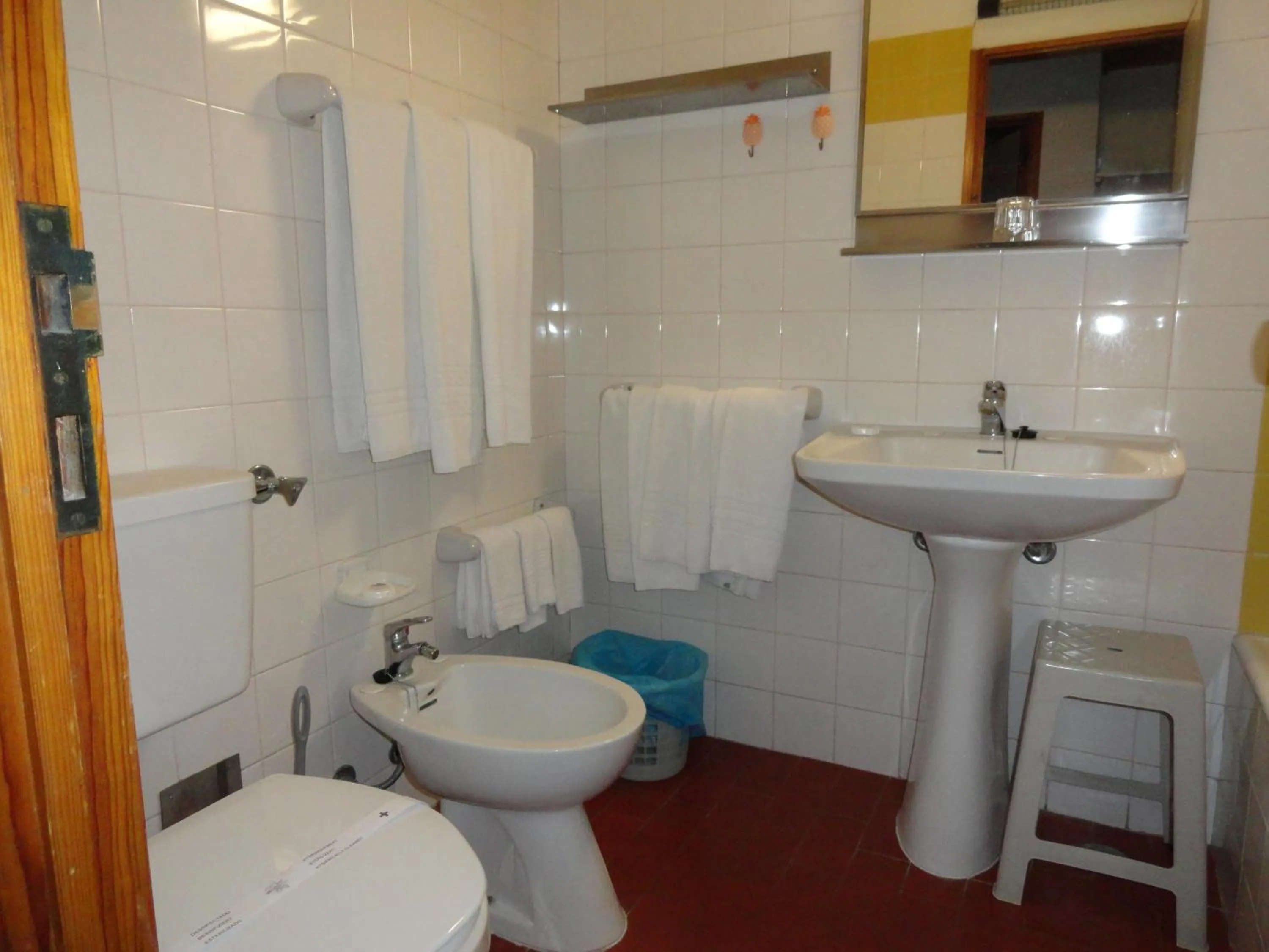 Bathroom in Apartamentos Guadiana