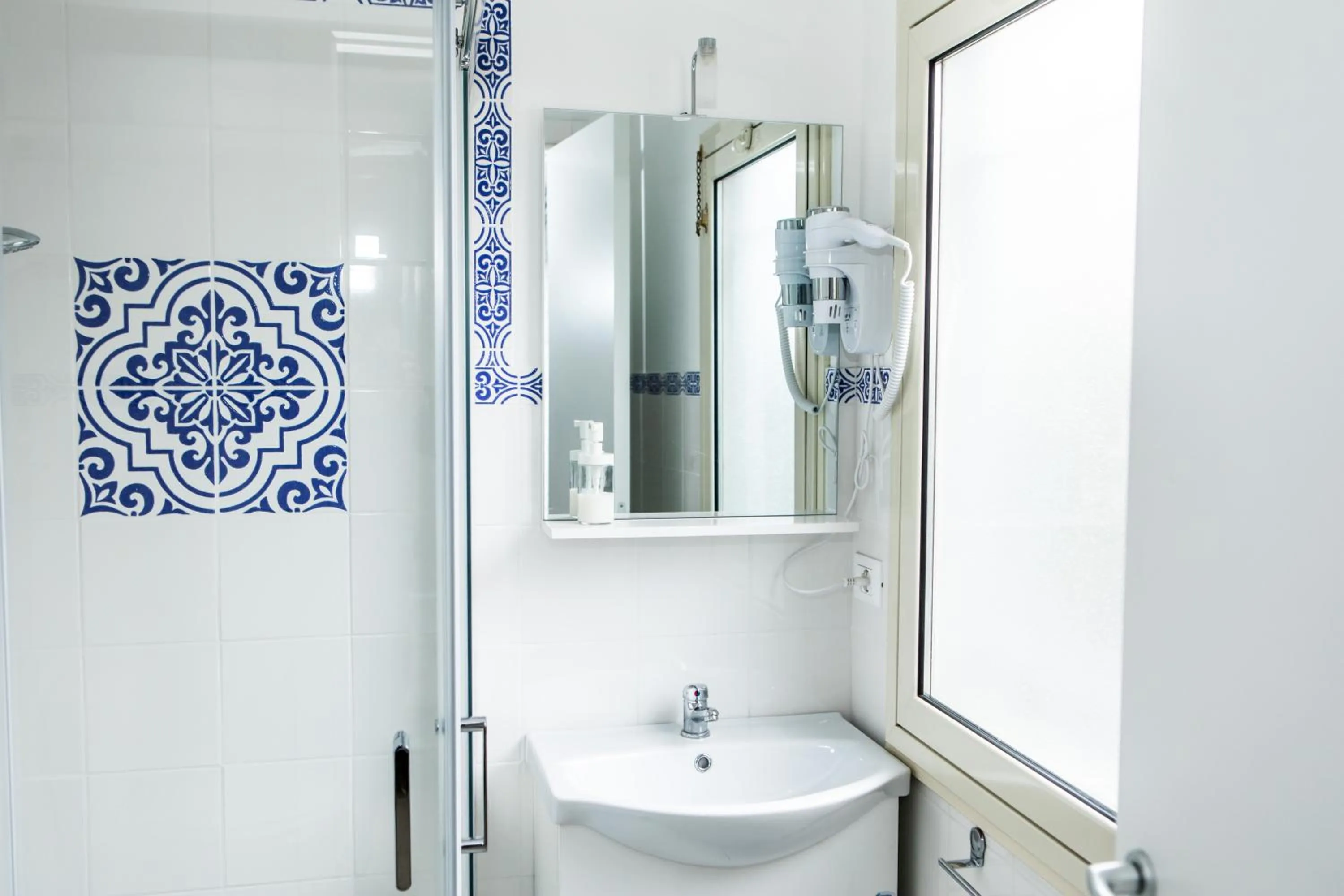 Shower in Veda elegant rooms