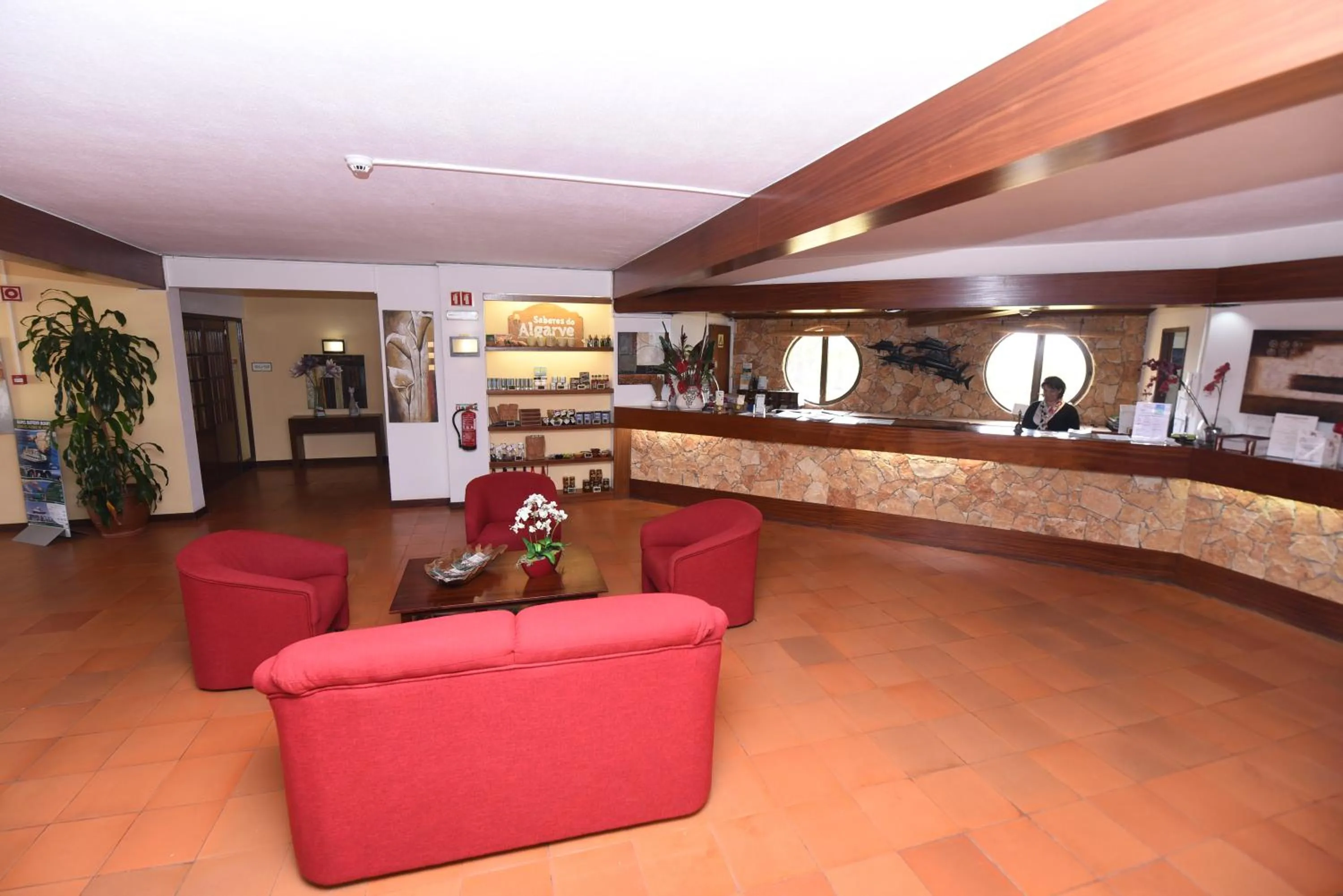 Lobby or reception in Praia da Lota Beachfront Resort - Hotel & Apartments