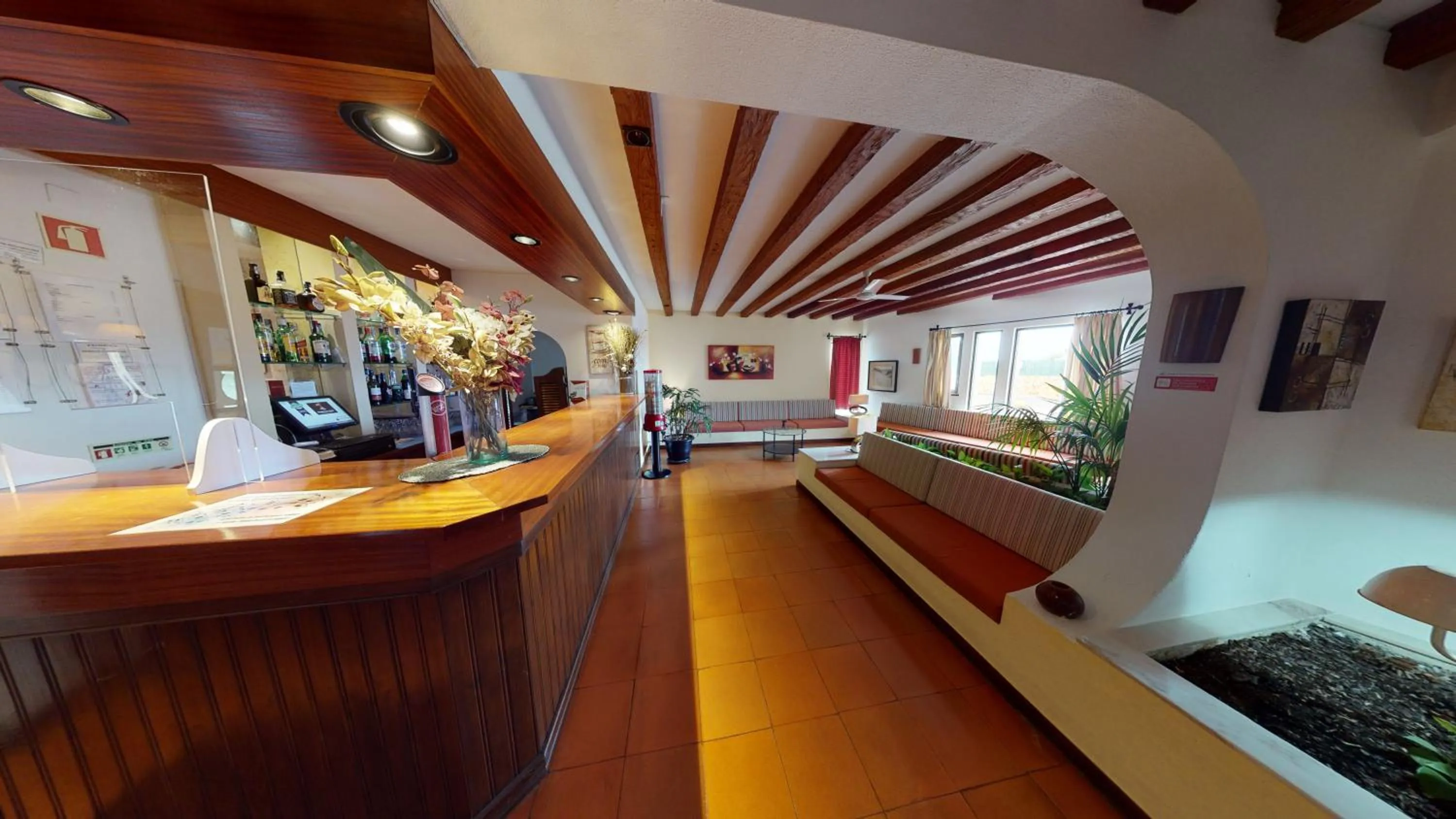 Lounge or bar in Praia da Lota Beachfront Resort - Hotel & Apartments