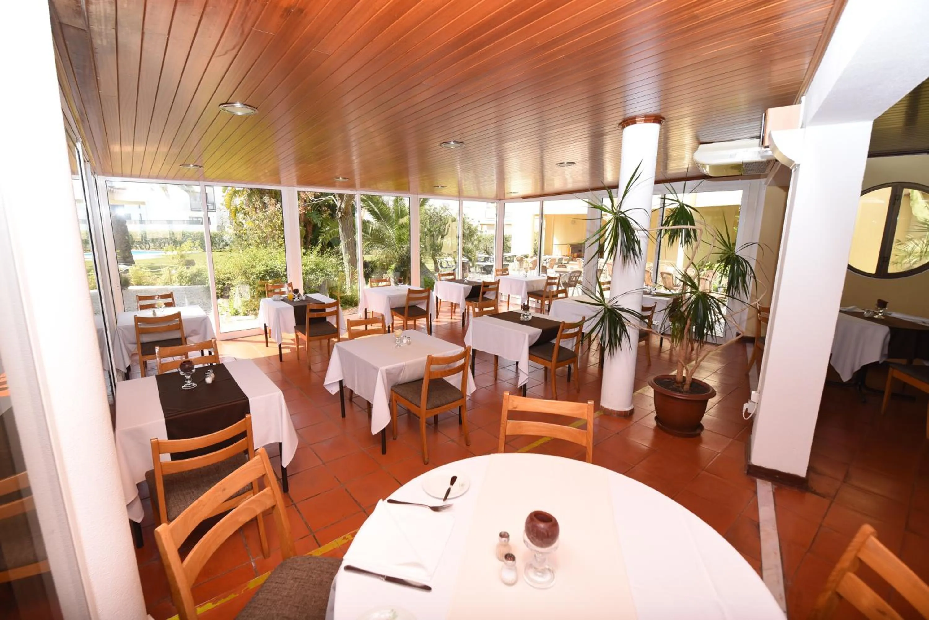 Restaurant/places to eat in Praia da Lota Beachfront Resort - Hotel & Apartments
