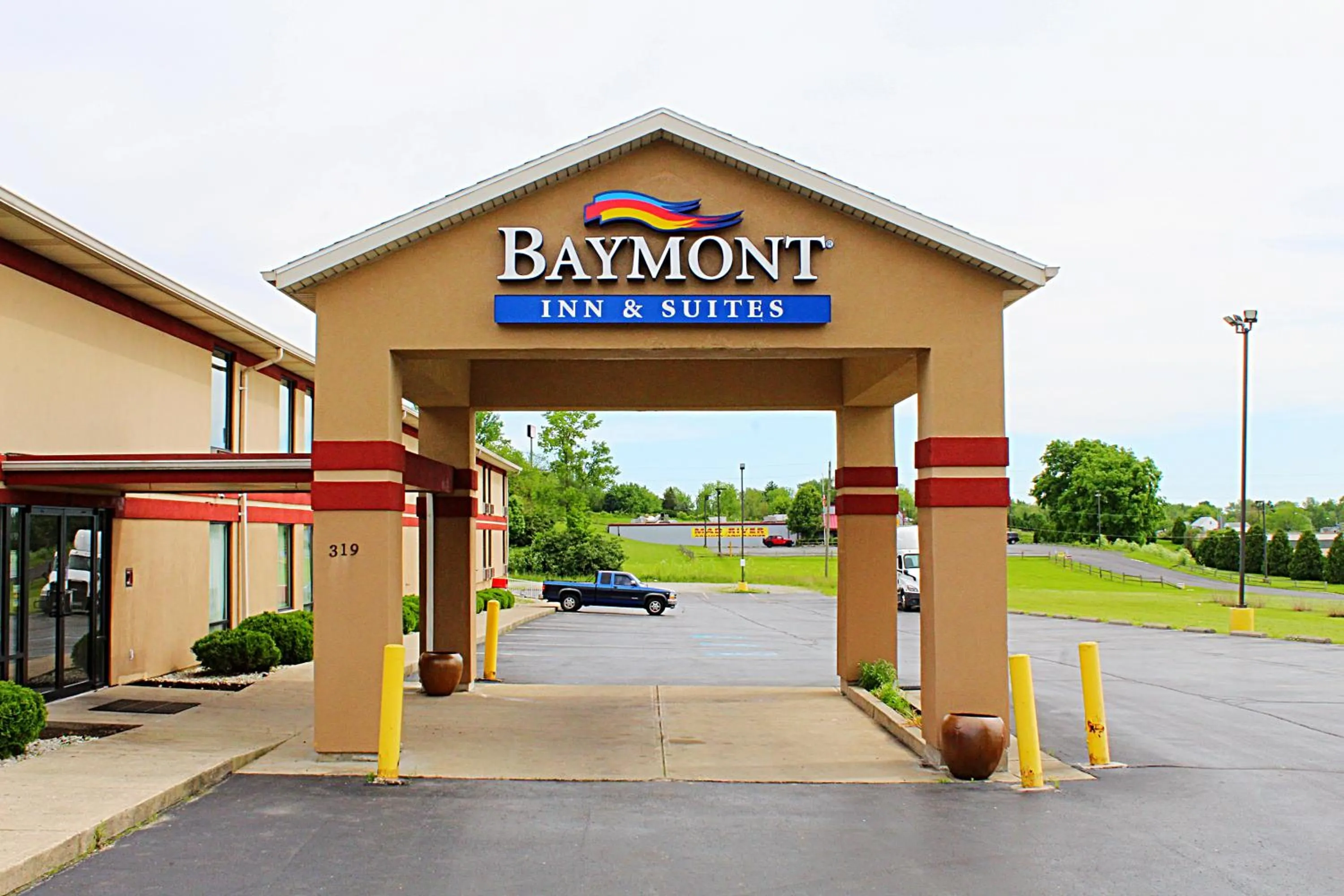 Facade/entrance in Baymont by Wyndham Springfield