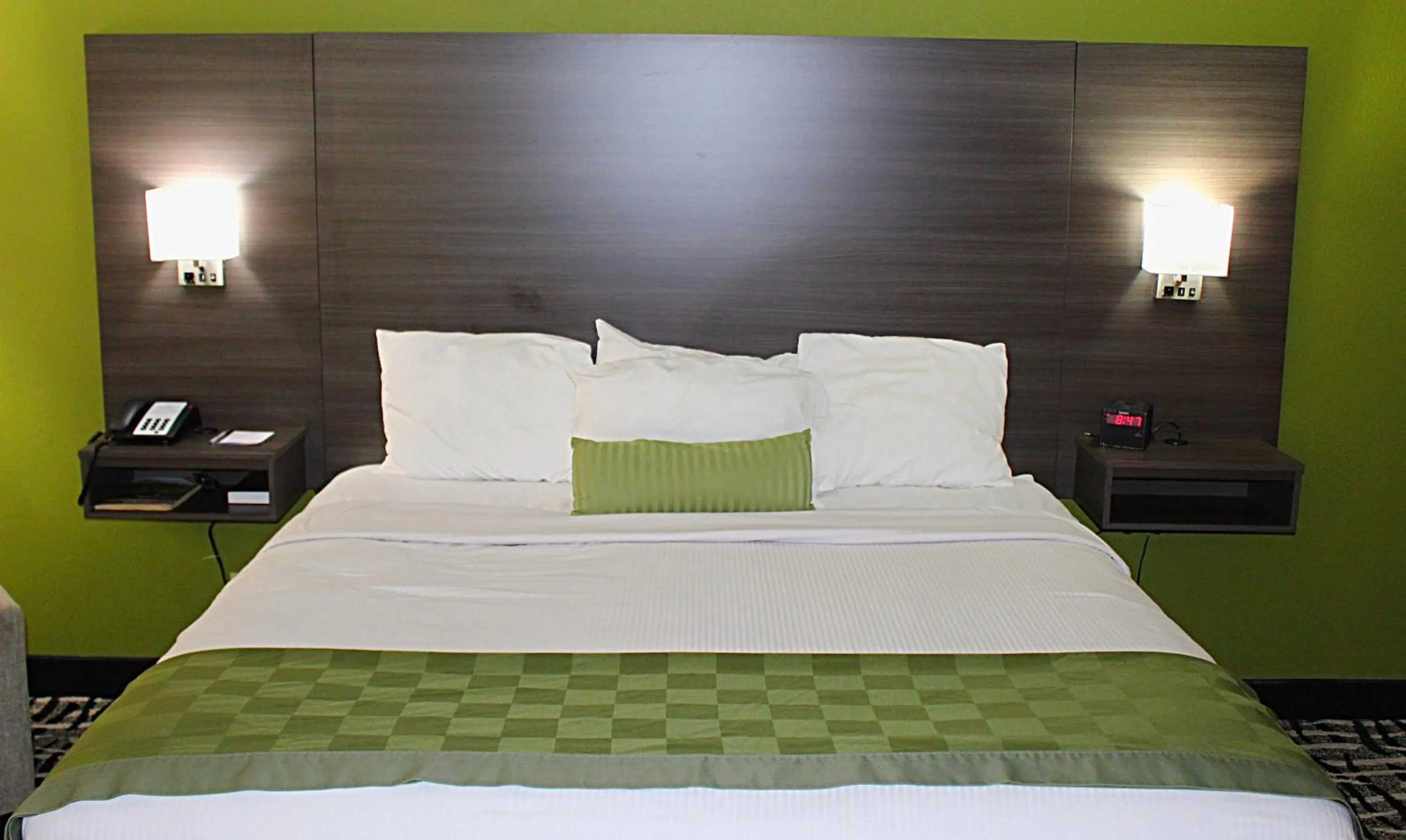 Photo of the whole room, Bed in Baymont by Wyndham Springfield