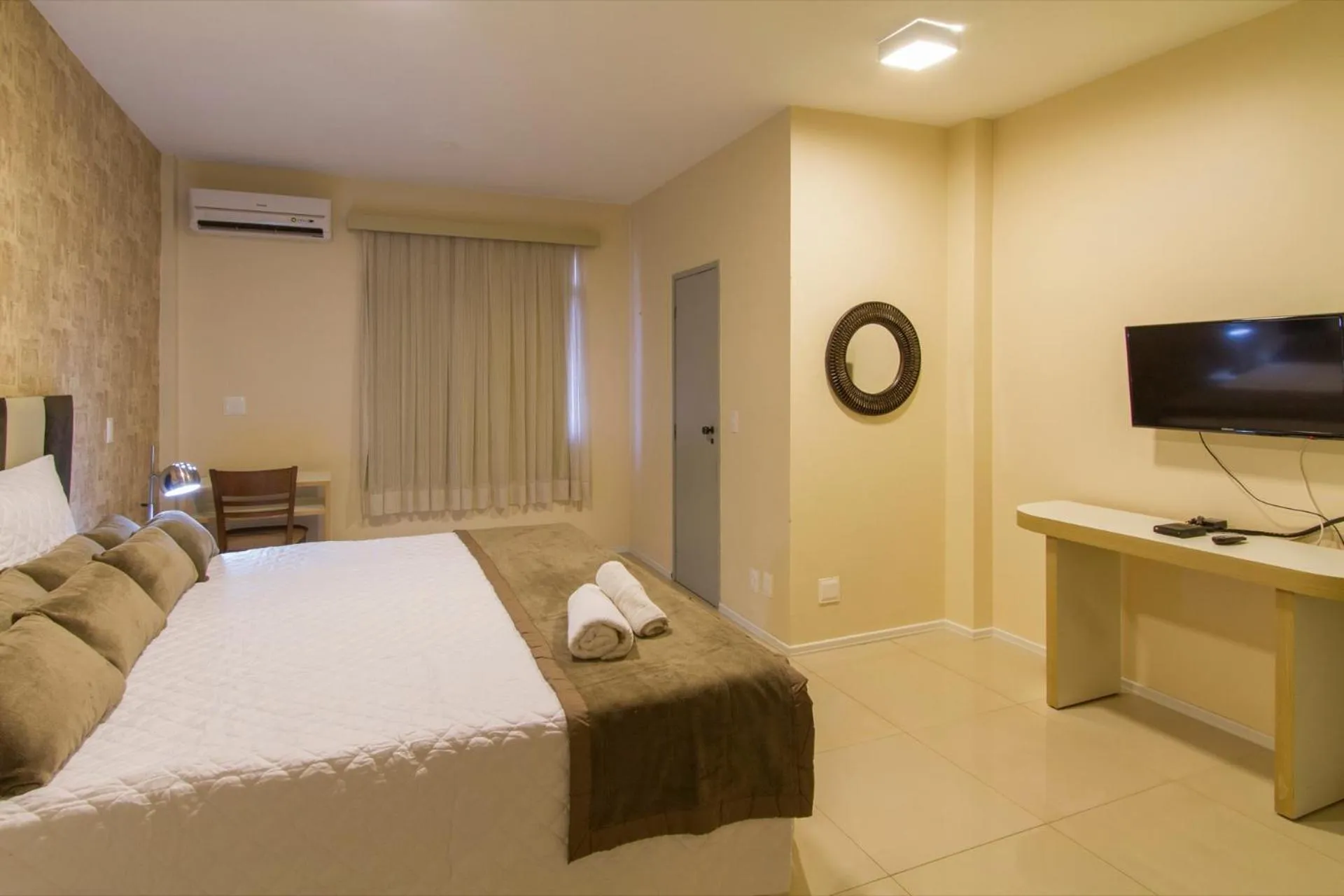 Photo of the whole room, Bed in San Phillip Flat Hotel