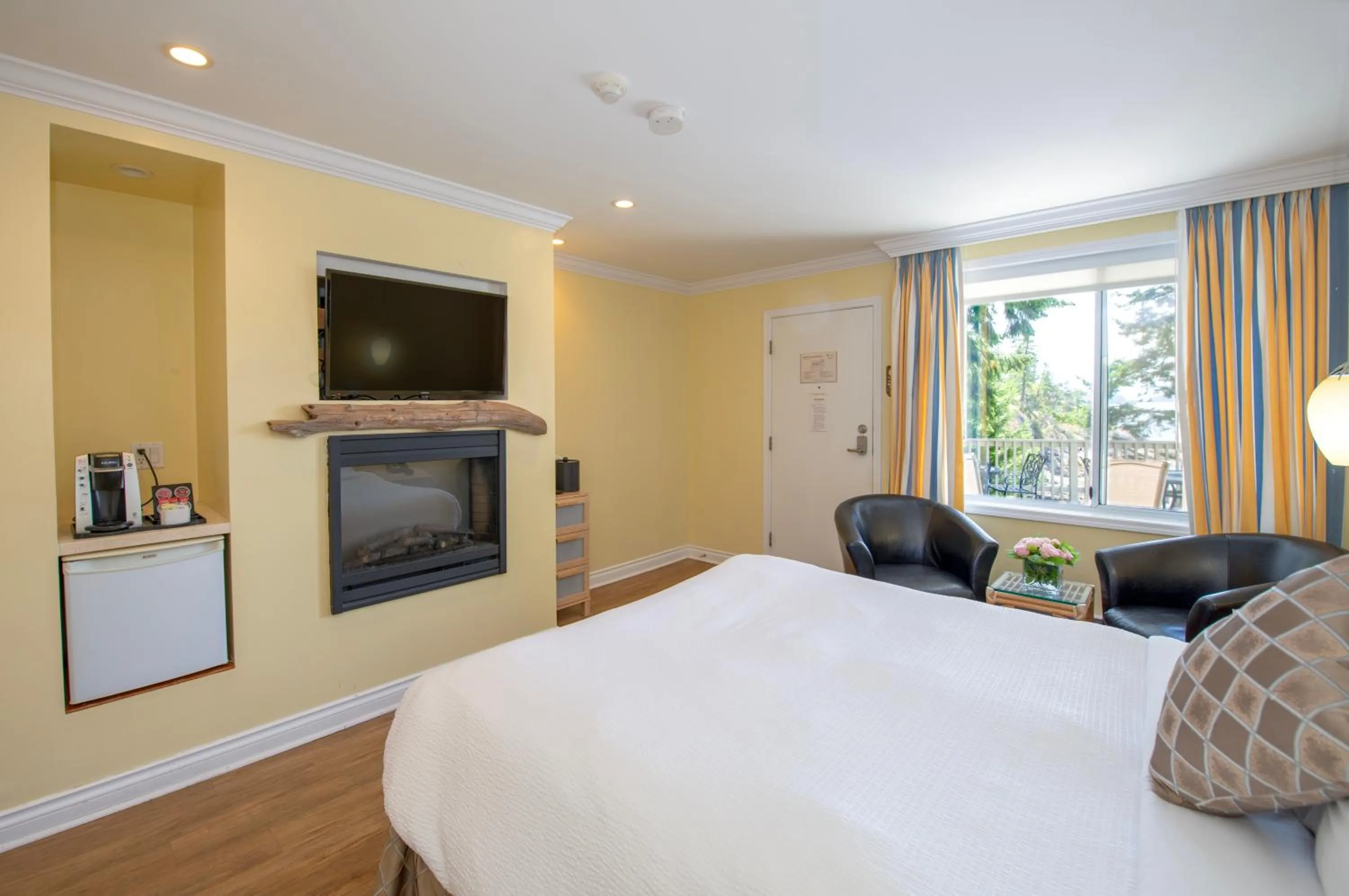 Bedroom, Bed in Rockwater Secret Cove Resort