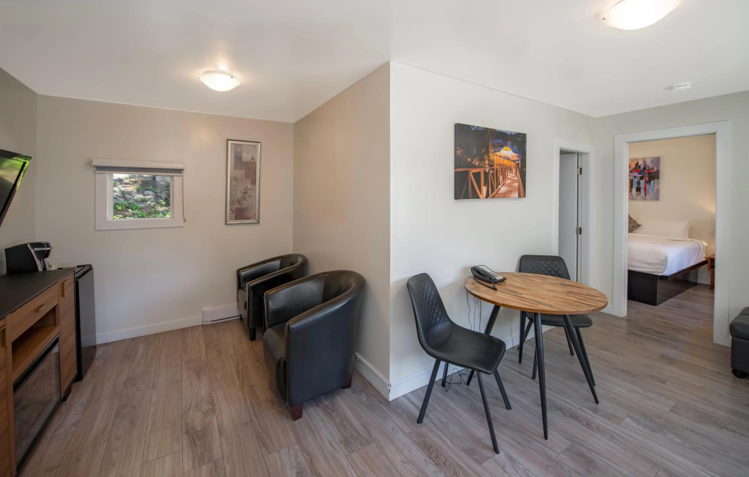 Living room, Bed in Rockwater Secret Cove Resort