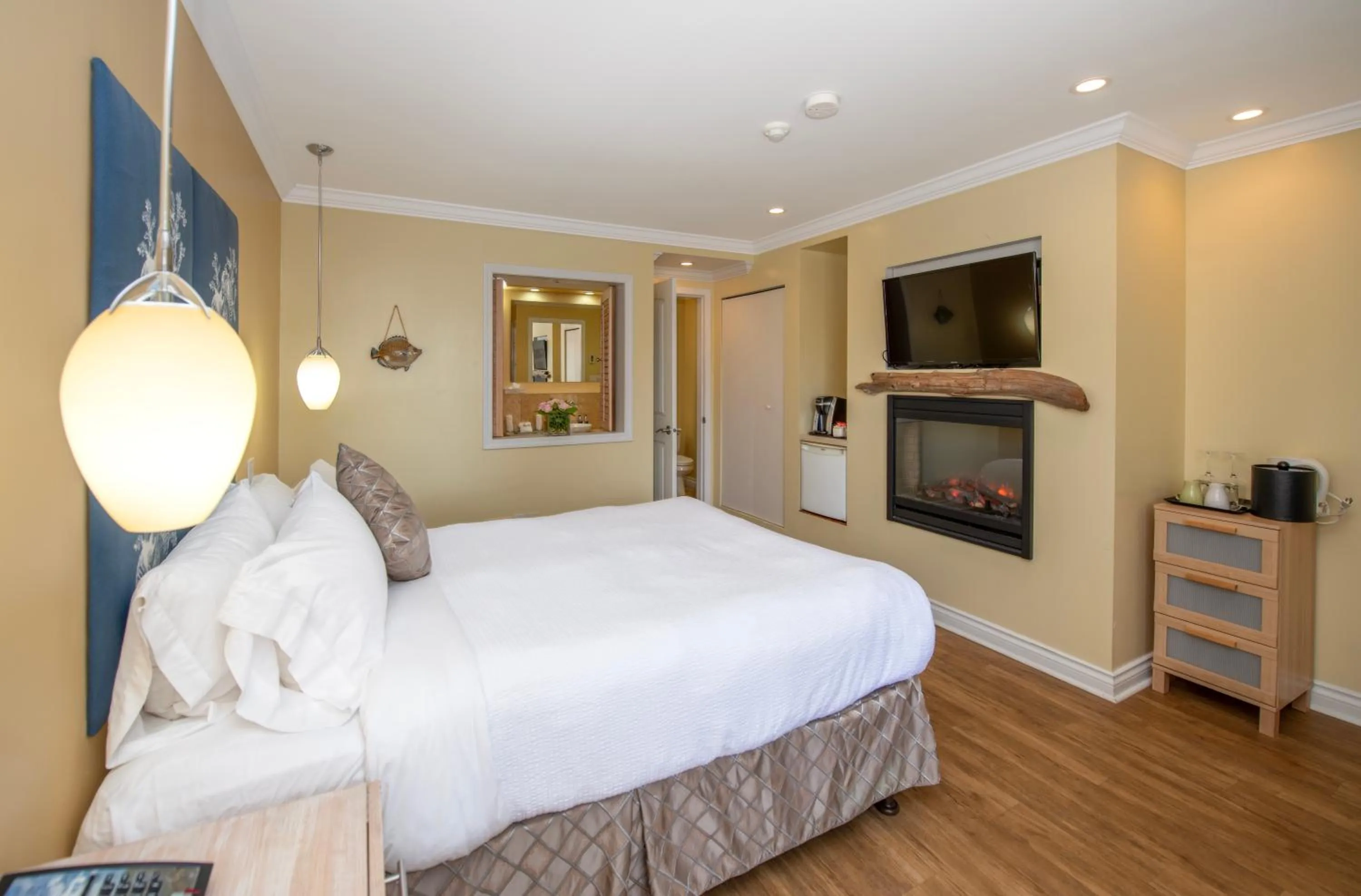 Bedroom, Bed in Rockwater Secret Cove Resort