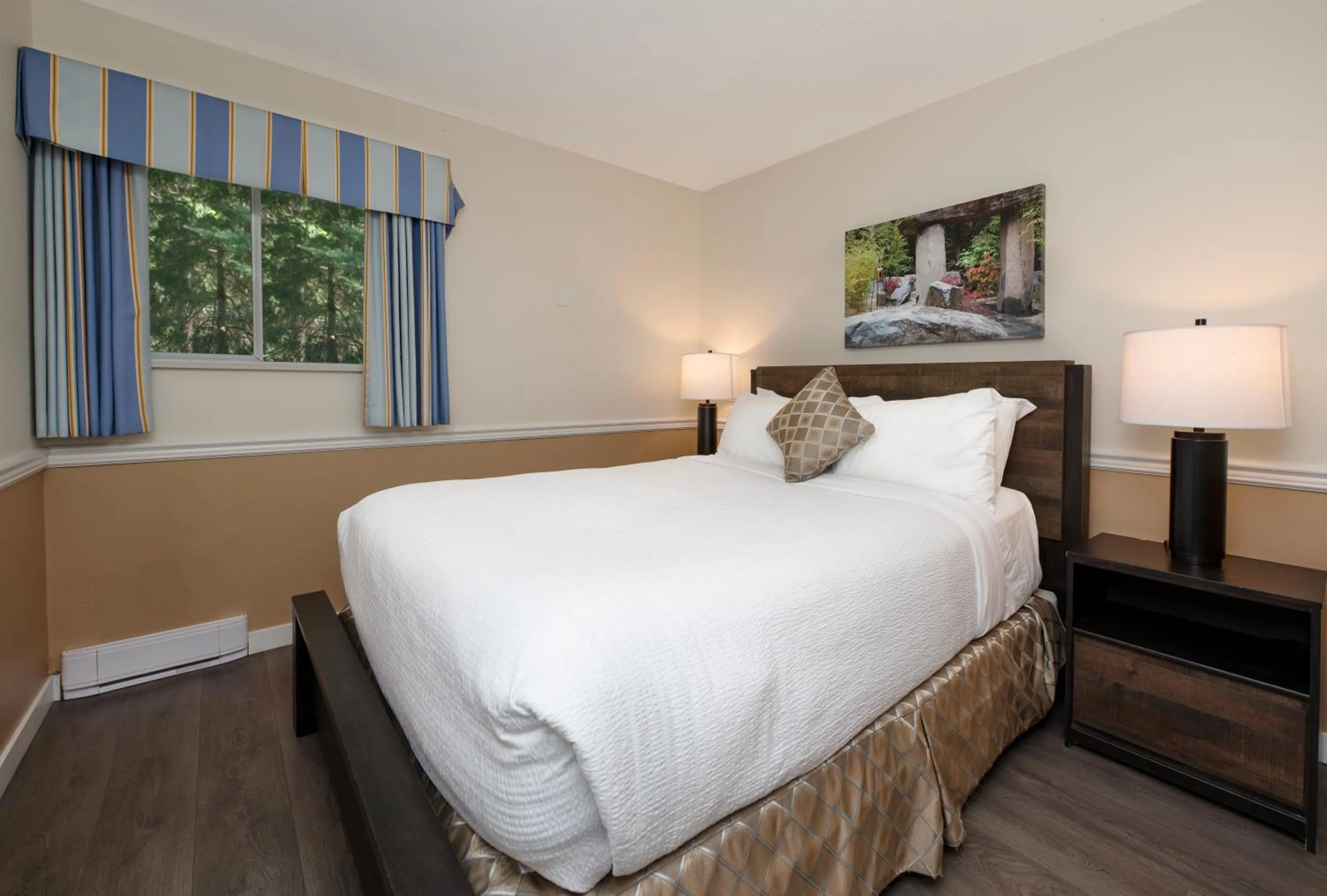 Living room, Bed in Rockwater Secret Cove Resort