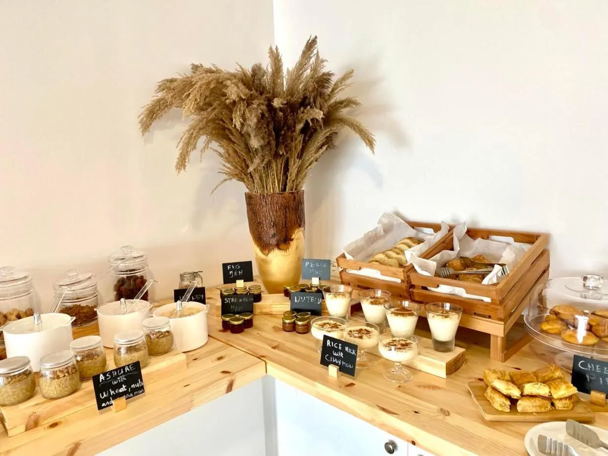 Restaurant/places to eat in Geo & Art Boutique Hotel Himara