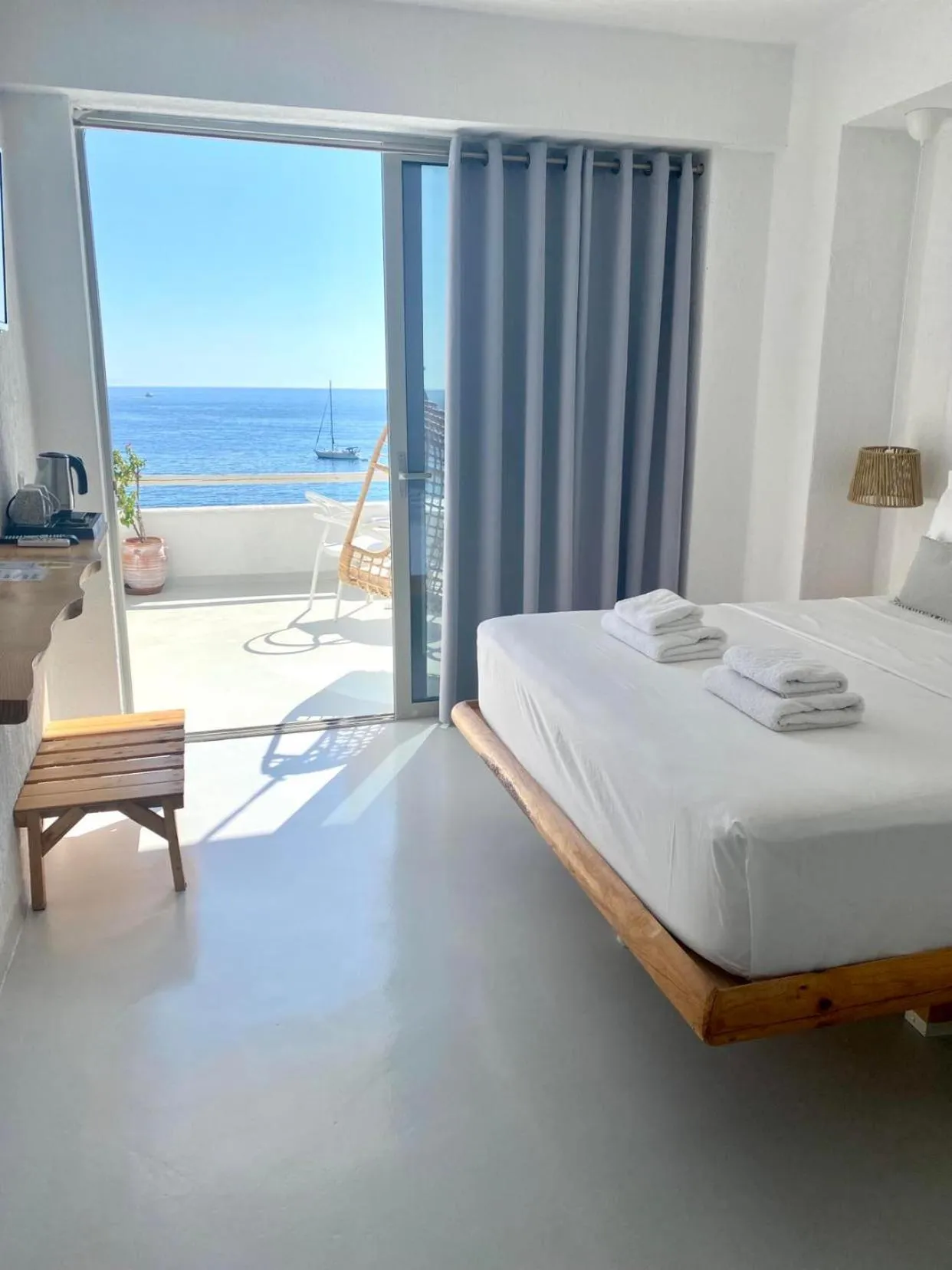 Bed in Geo & Art Boutique Hotel Himara