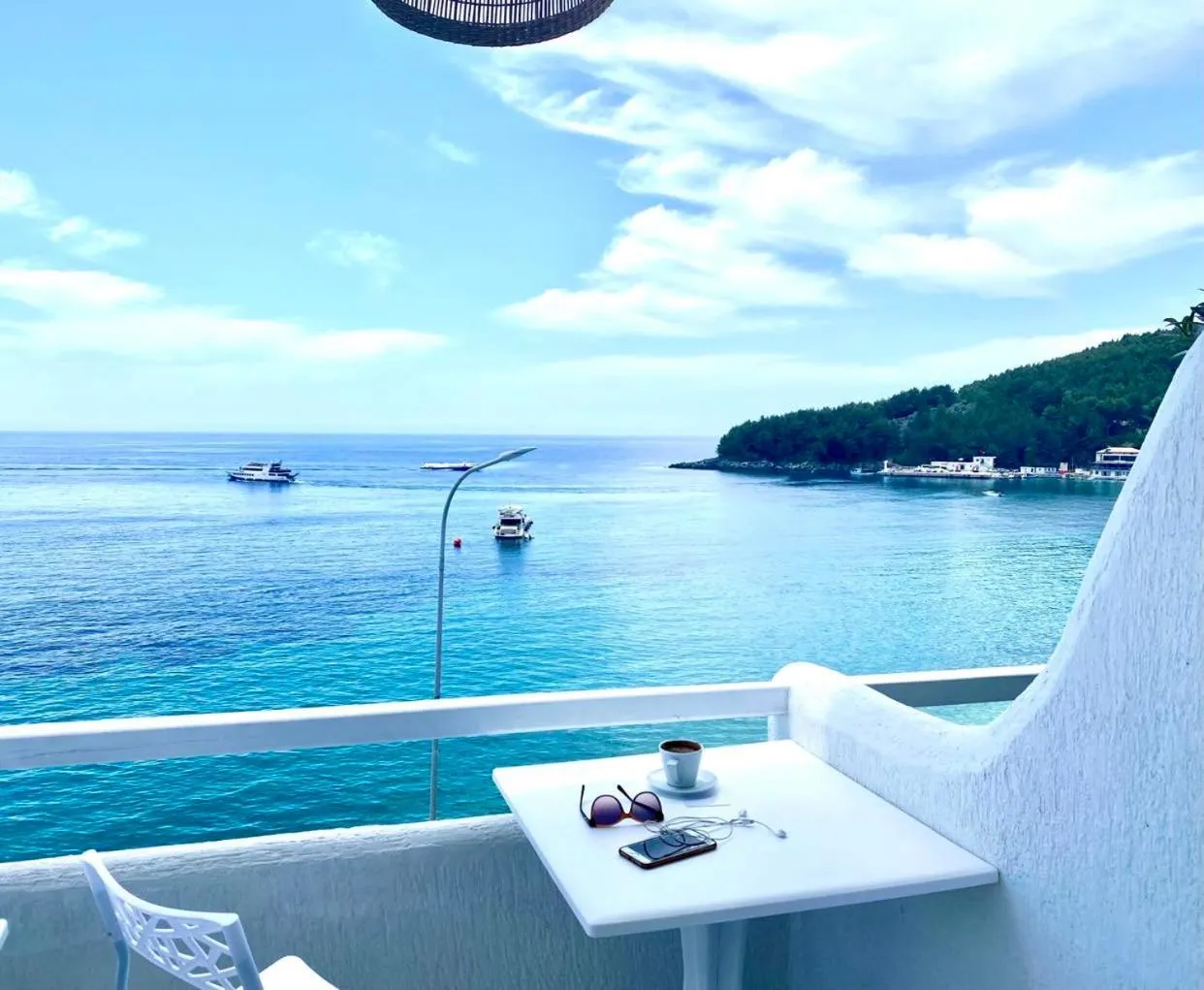 Restaurant/places to eat in Geo & Art Boutique Hotel Himara