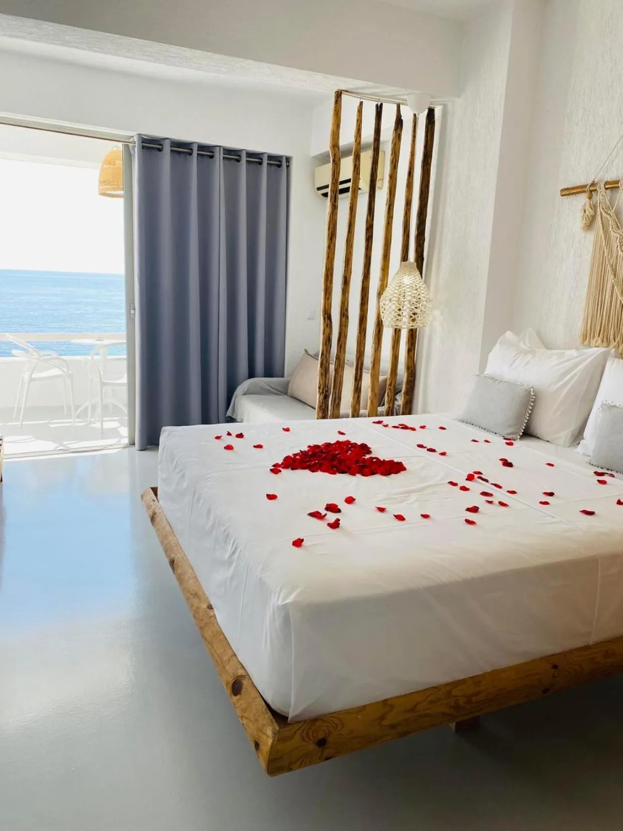 Bed in Geo & Art Boutique Hotel Himara