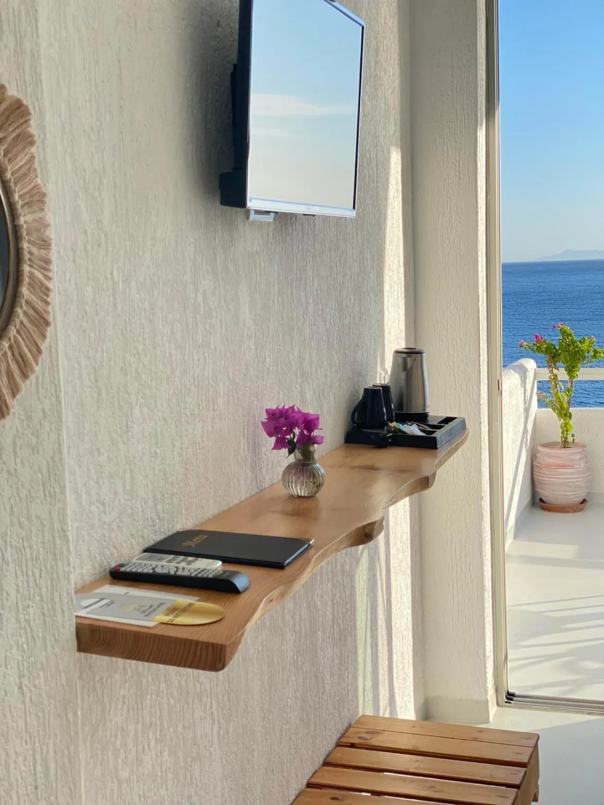 TV and multimedia in Geo & Art Boutique Hotel Himara