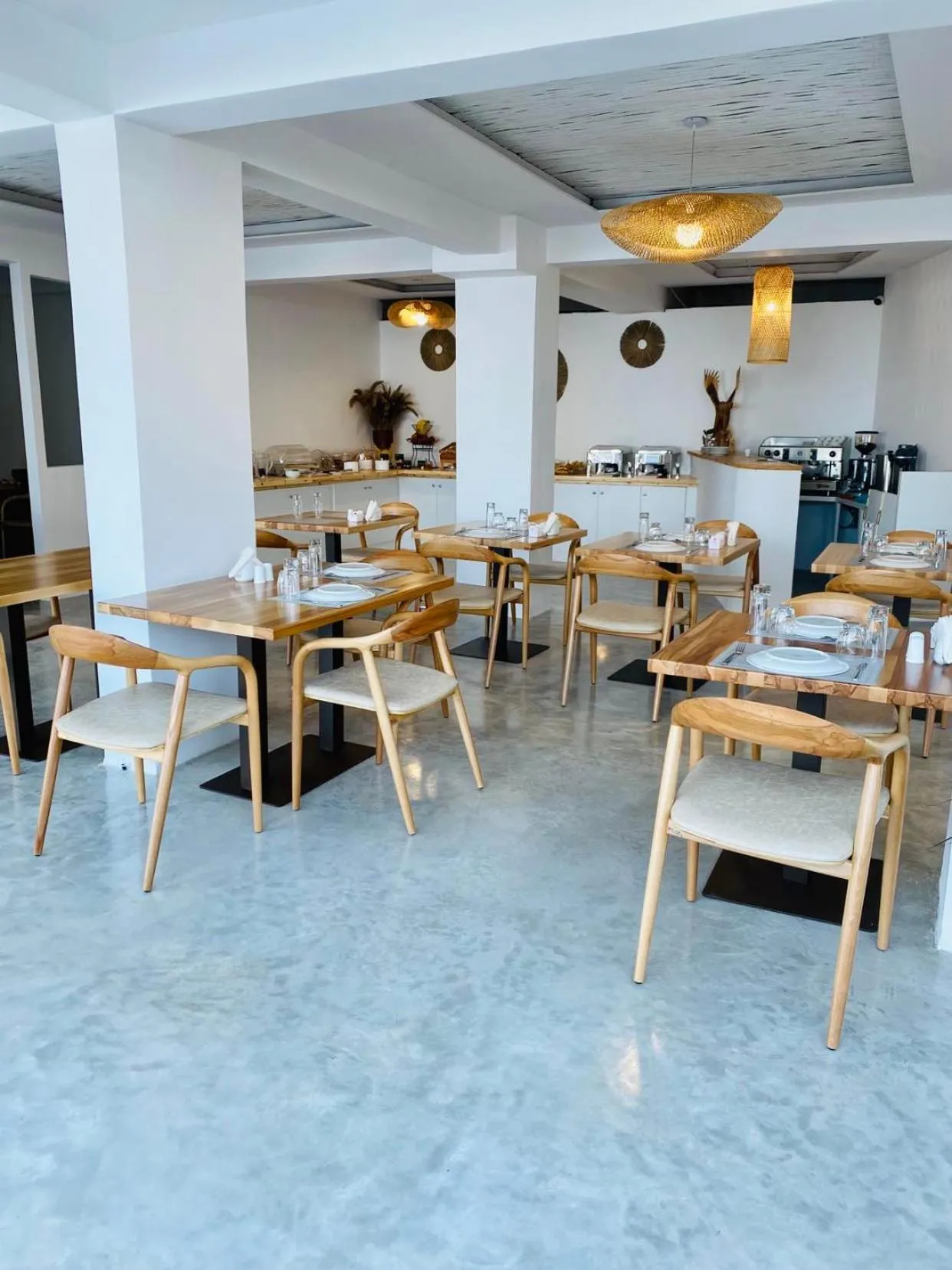 Restaurant/places to eat in Geo & Art Boutique Hotel Himara