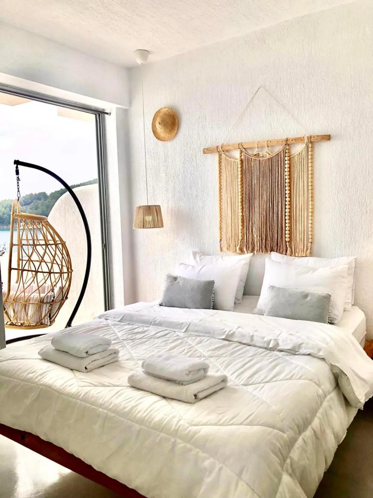 Bed in Geo & Art Boutique Hotel Himara