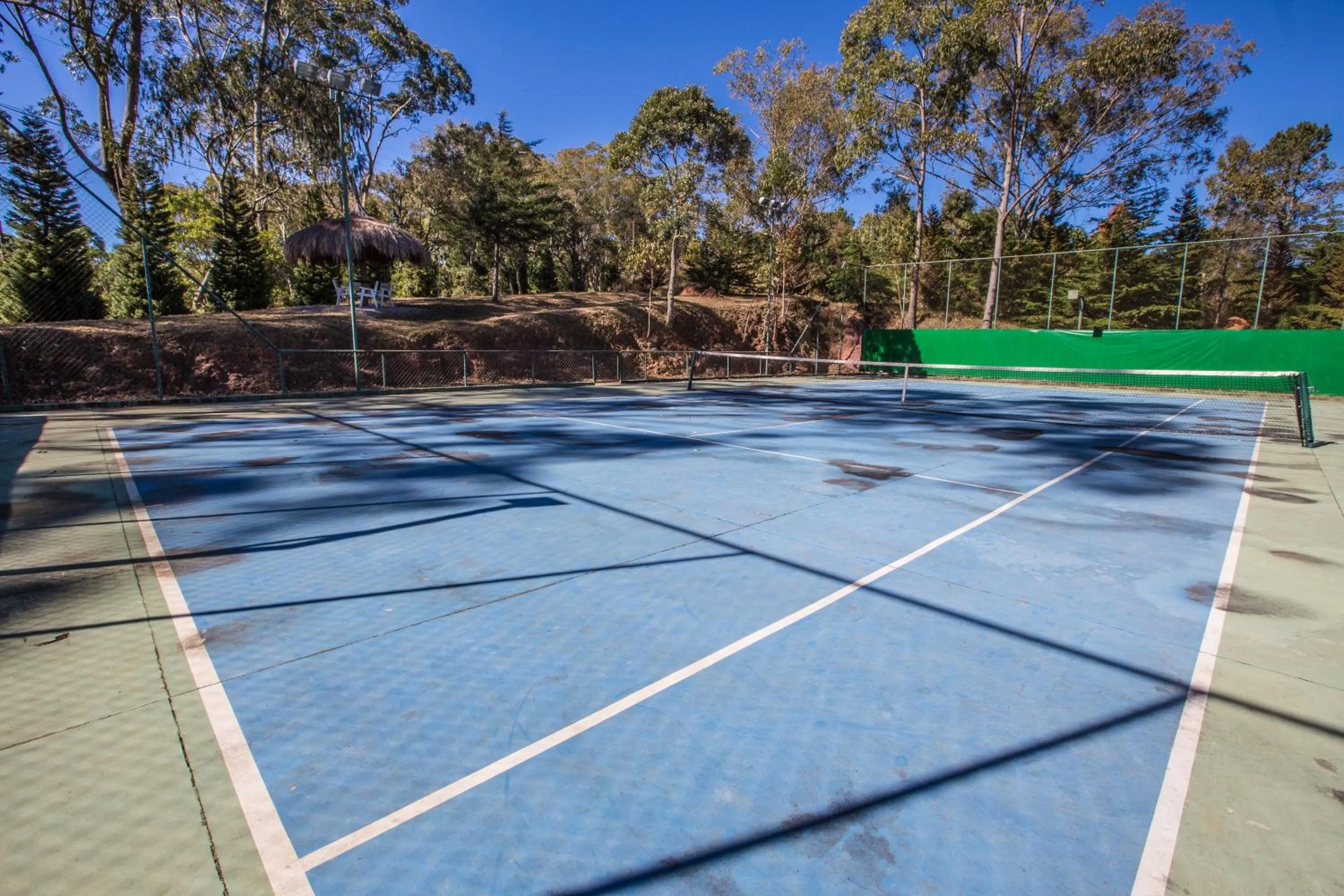 Tennis court in Hotel Recanto São Cristóvão - Próximo ao parque Tarundu