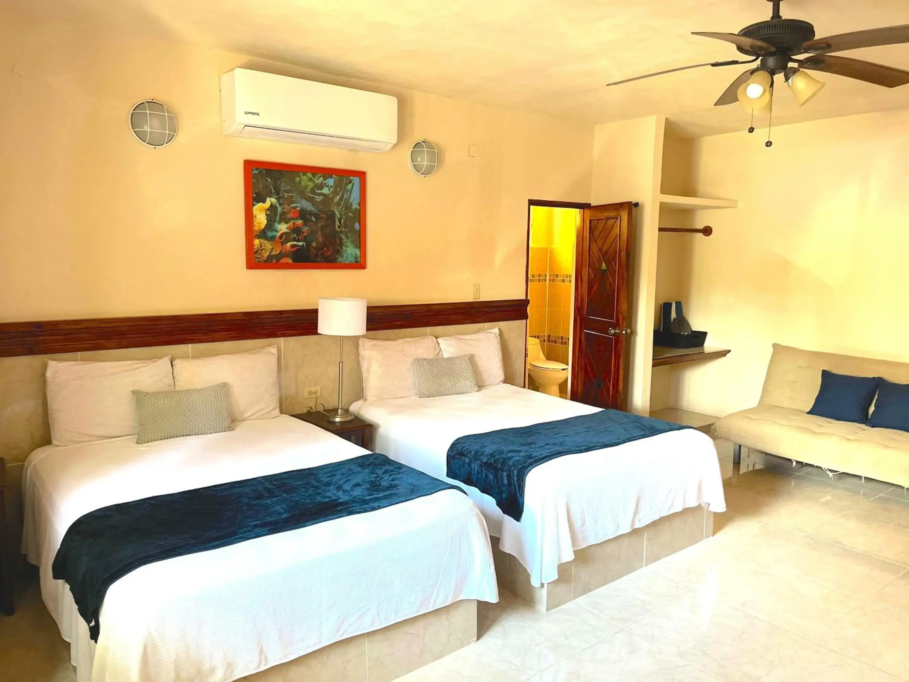 Double Room with Extra Bed in The Diving Lodge Downtown Double Room with Extra Bed in The Diving Lodge Downtown