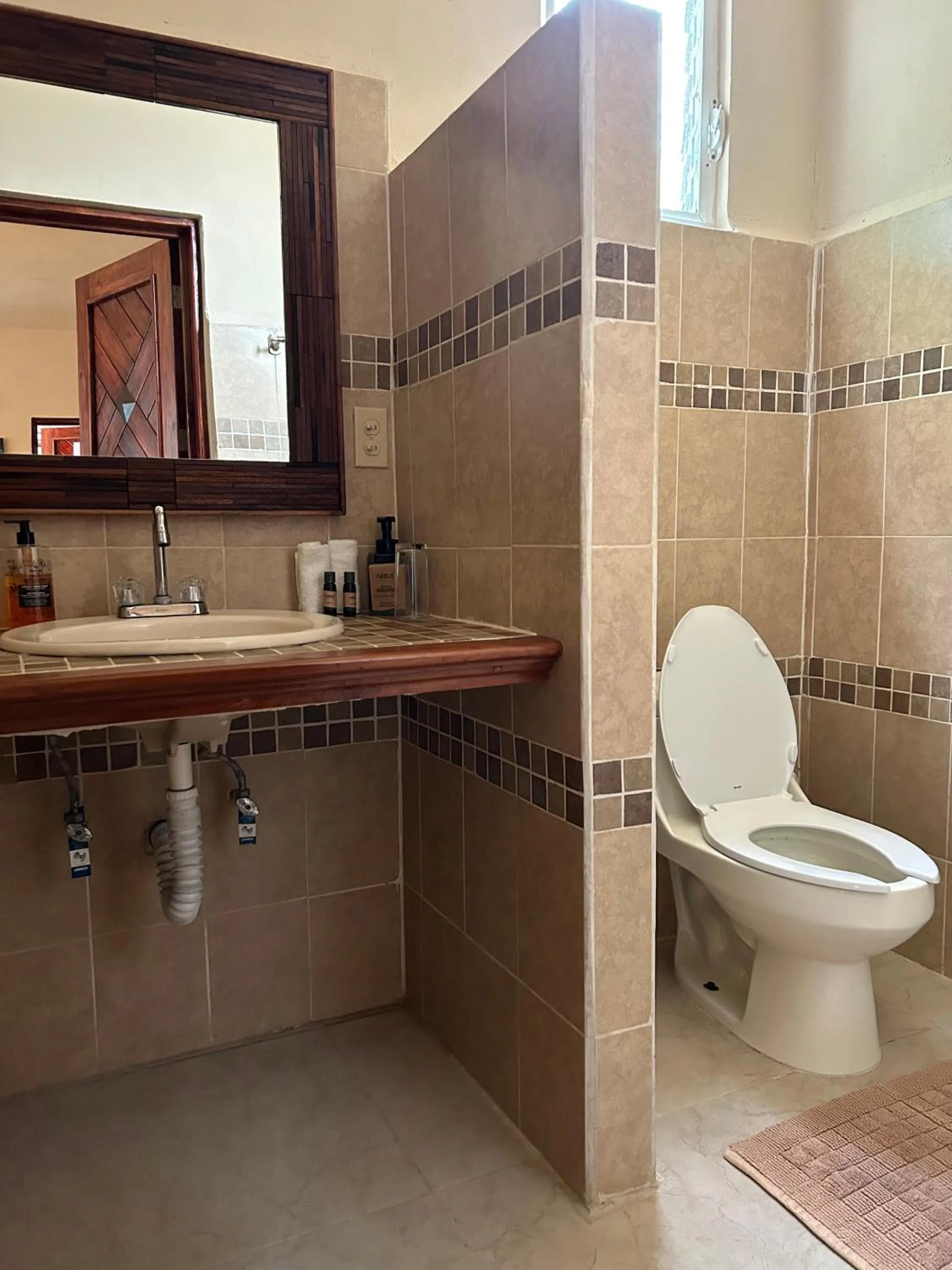 Toilet in The Diving Lodge Downtown