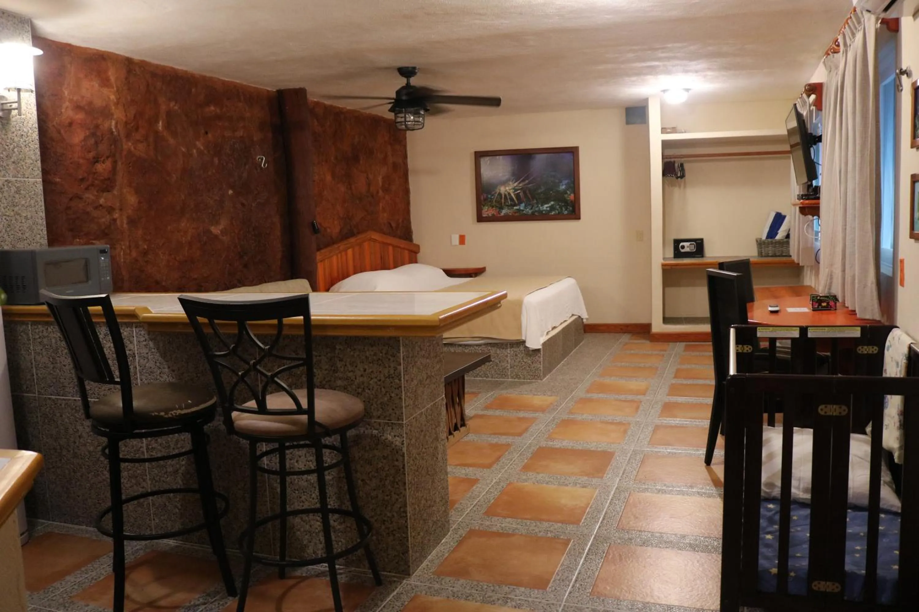 Photo of the whole room, Bed in The Diving Lodge Downtown