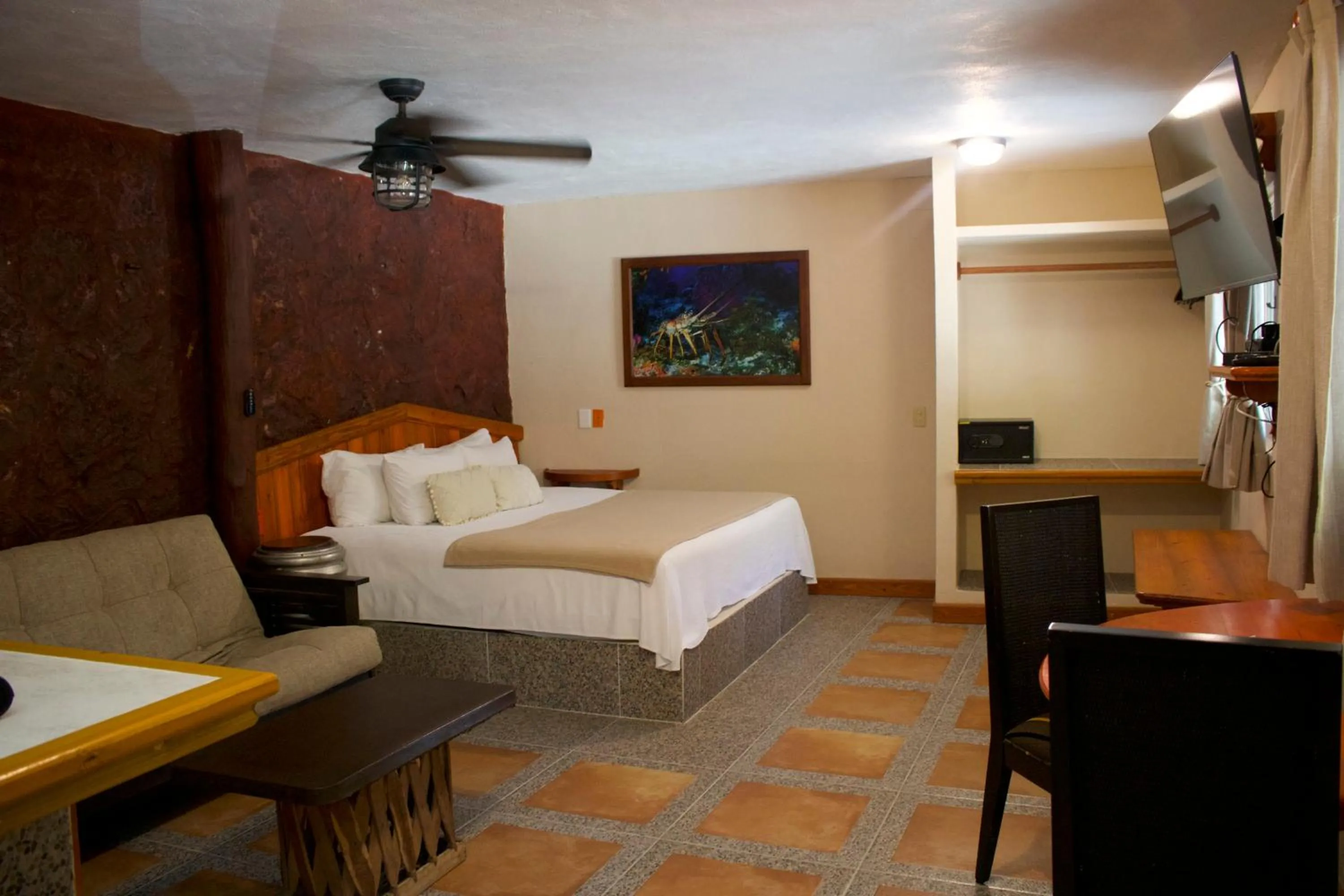 Bed in The Diving Lodge Downtown