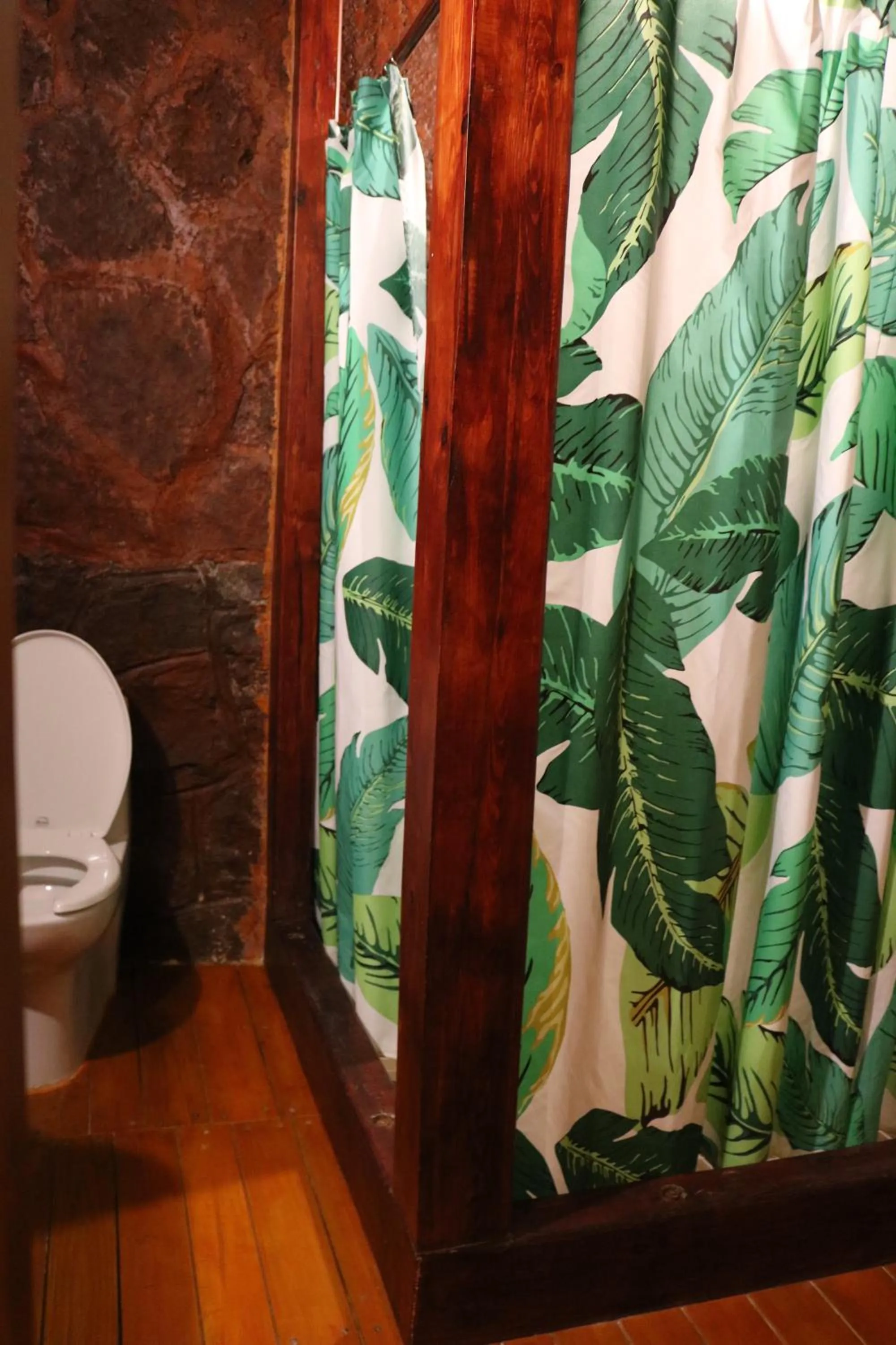 Shower in The Diving Lodge Downtown