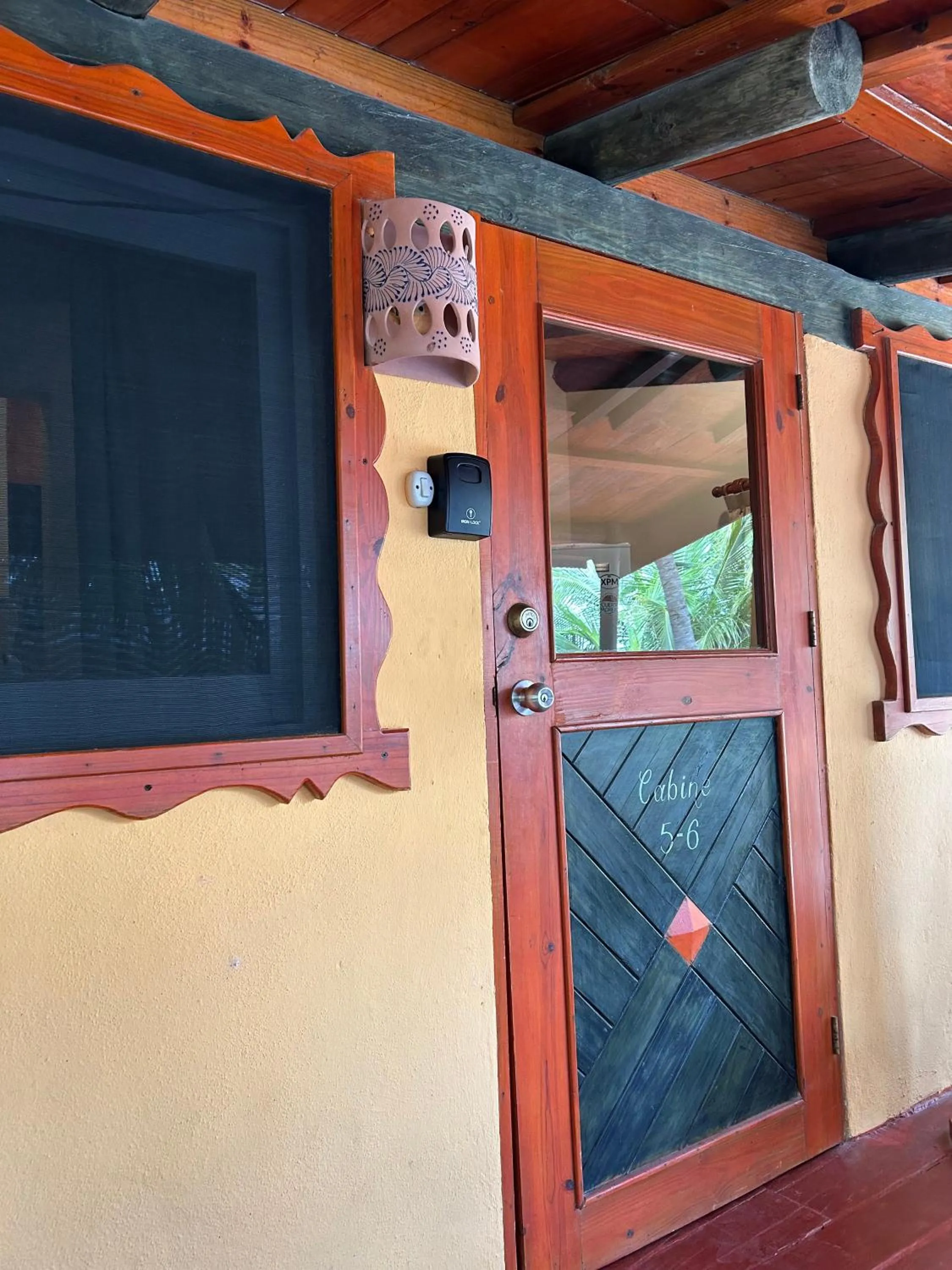 Facade/entrance in The Diving Lodge Downtown