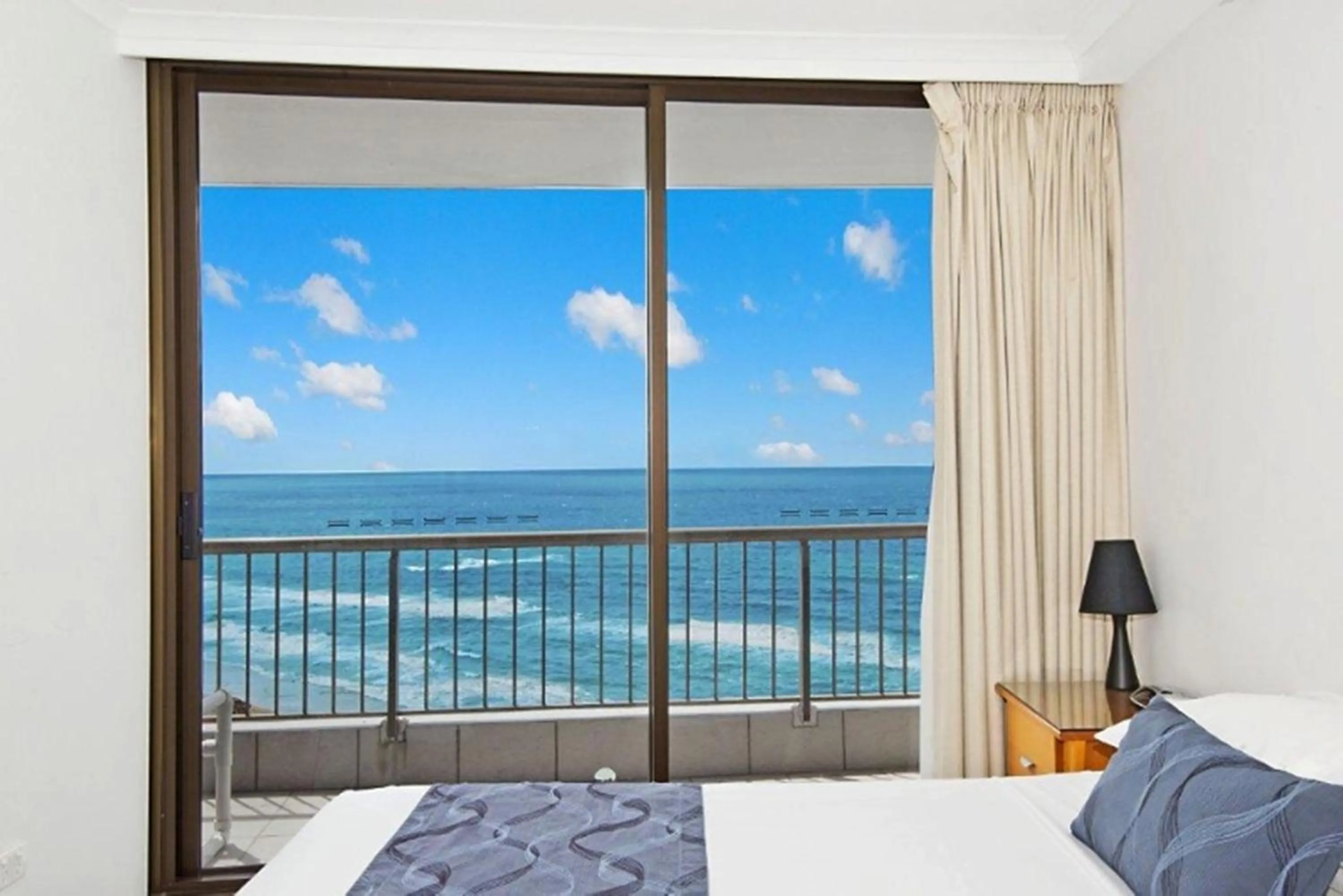 Bedroom, Bed in Surfers International Apartments