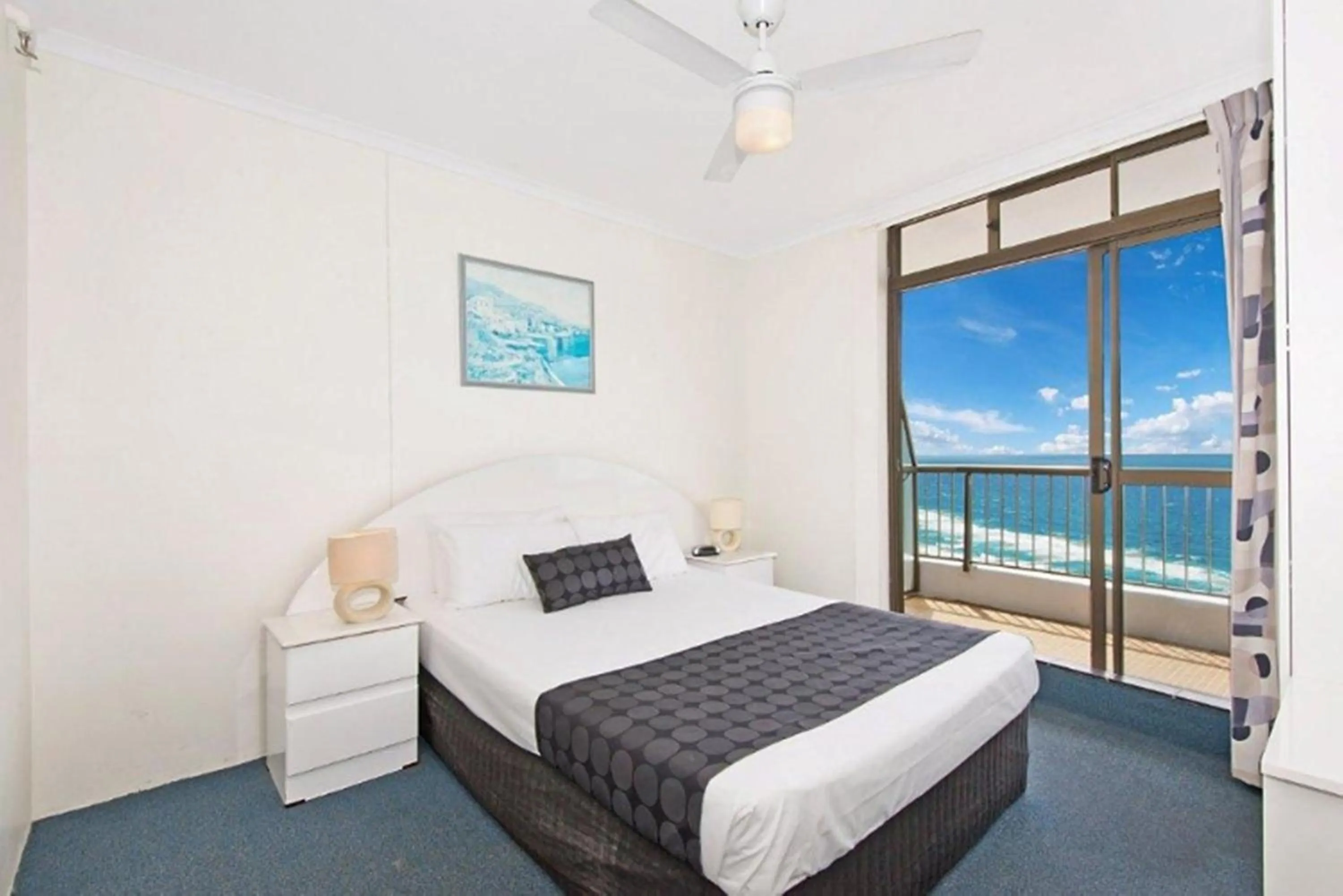 Bedroom, Bed in Surfers International Apartments