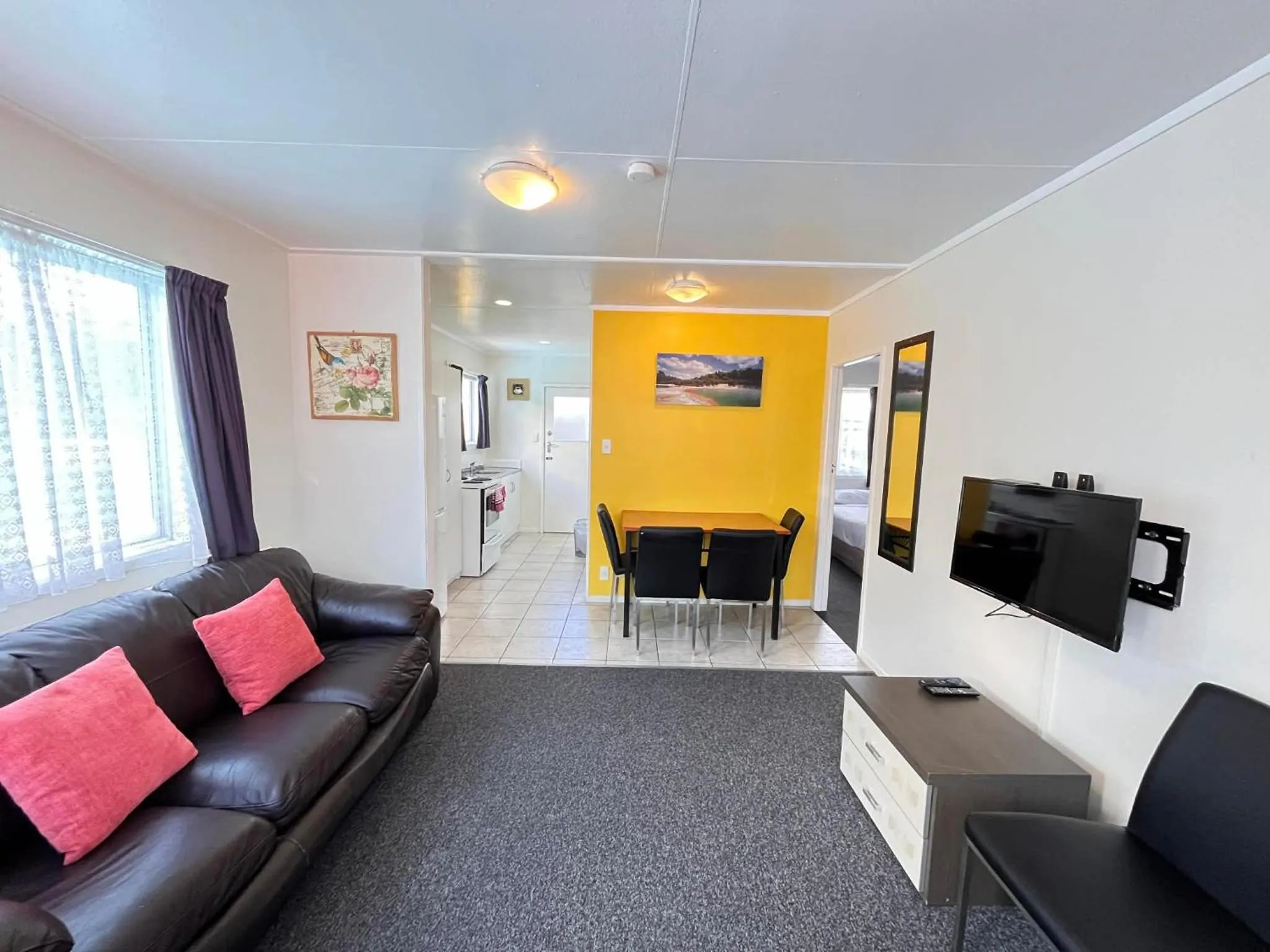 Lounge or bar in Kowhai Motel Rotorua