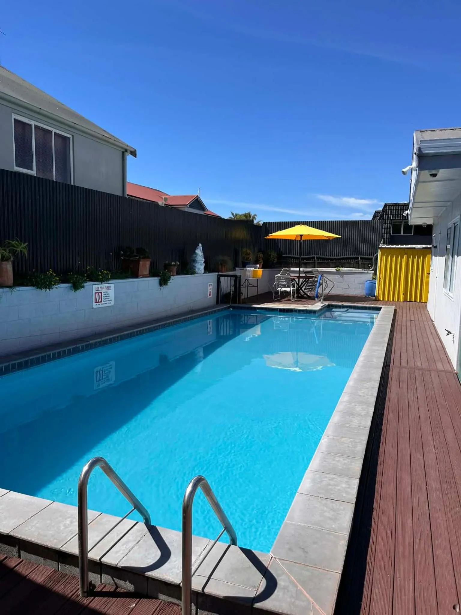 Swimming pool in Kowhai Motel Rotorua
