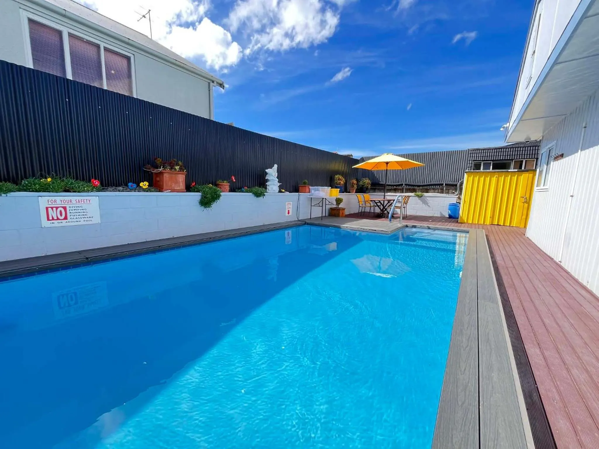 Swimming pool in Kowhai Motel Rotorua